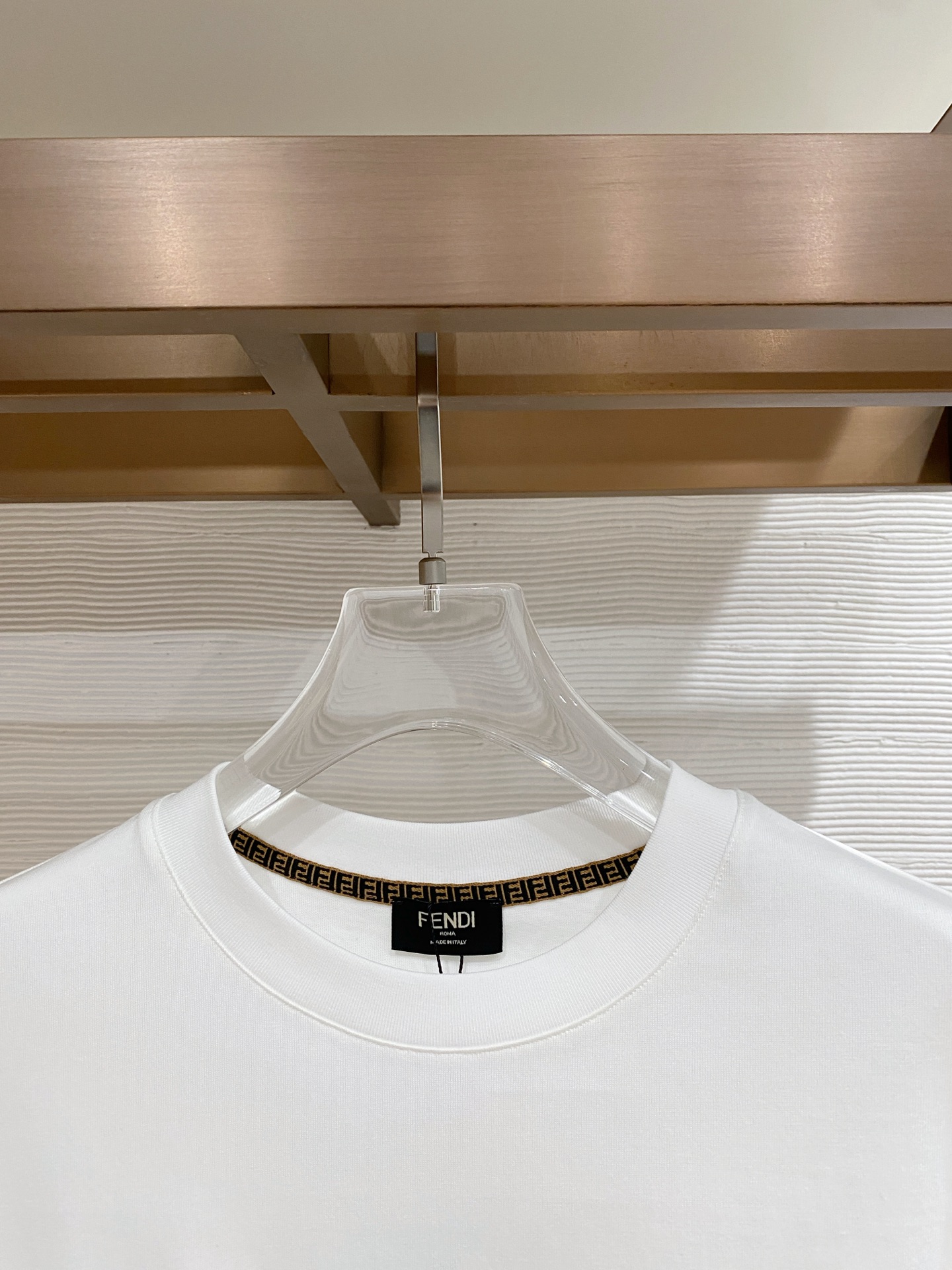 Fendi 芬迪 2026ss 春夏新款首发专柜最新款短袖圆领T恤 高端订制 设计前卫时尚！品牌logo