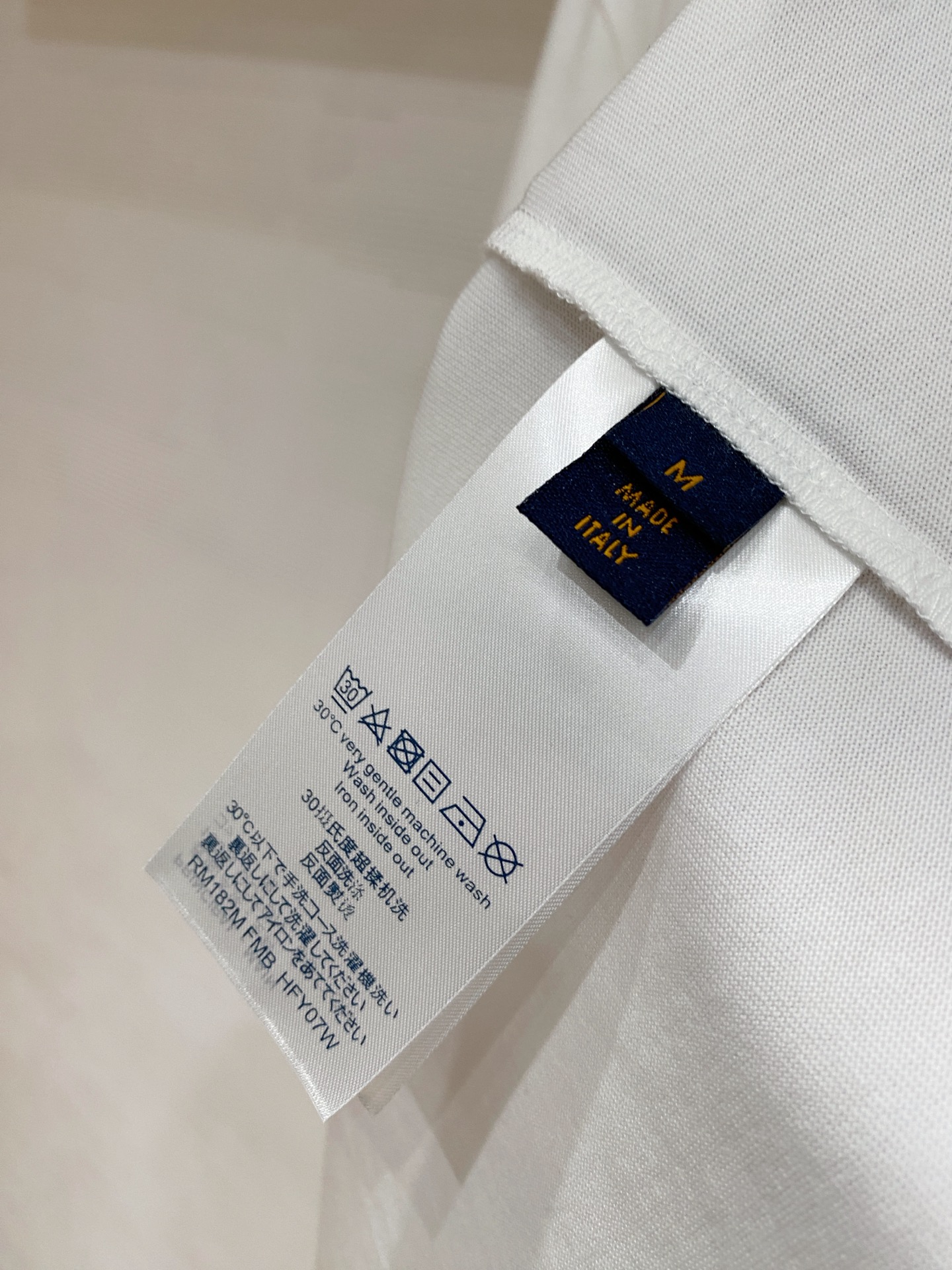 LV 2026ss 春夏新款首发专柜最新款短袖圆领T恤 高端订制 设计前卫时尚！品牌logo重工艺设计 