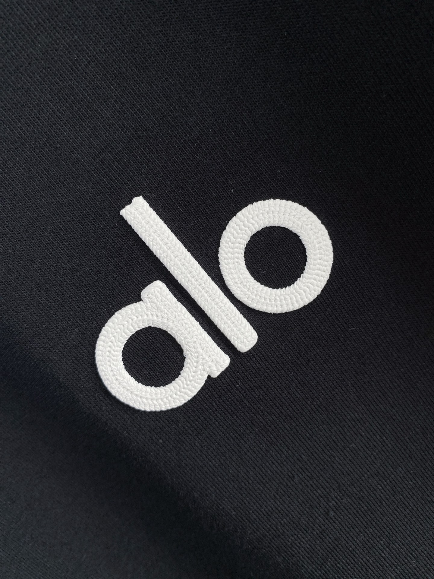 ALO 2026ss 春夏新款首发专柜最新款短袖圆领T恤 高端订制 设计前卫时尚！品牌logo重工艺设计