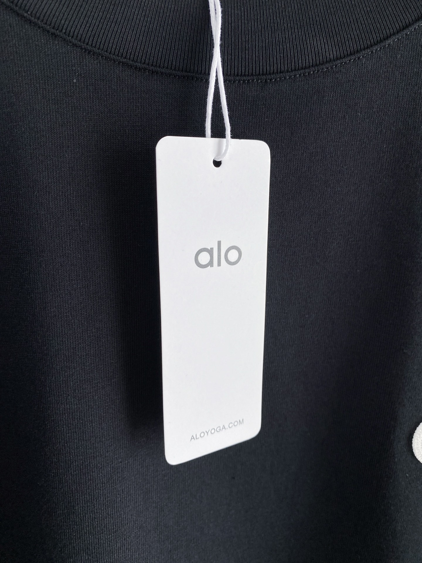 ALO 2026ss 春夏新款首发专柜最新款短袖圆领T恤 高端订制 设计前卫时尚！品牌logo重工艺设计