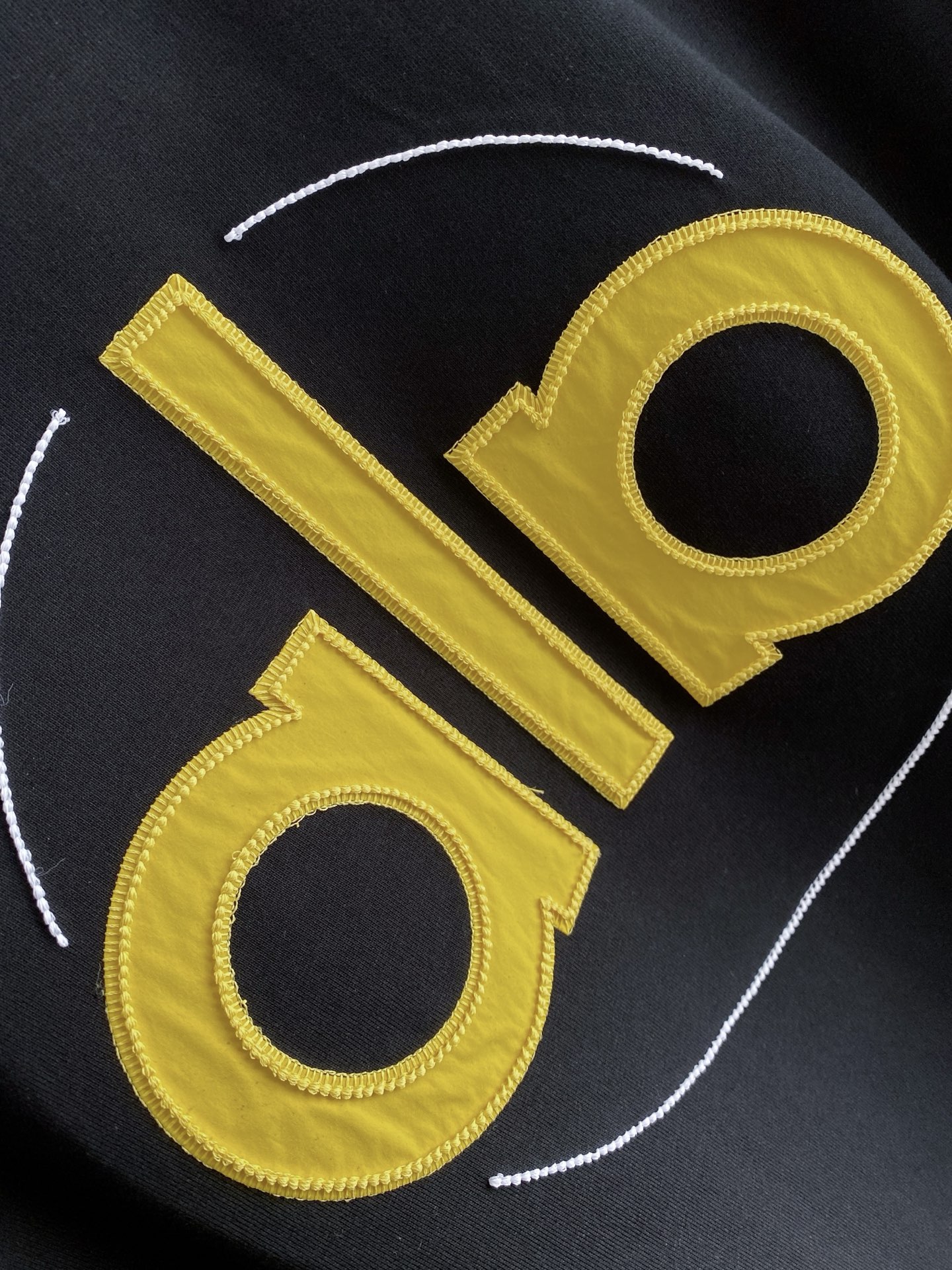 ALO 2026ss 春夏新款首发专柜最新款短袖圆领T恤 高端订制 设计前卫时尚！品牌logo重工艺设计