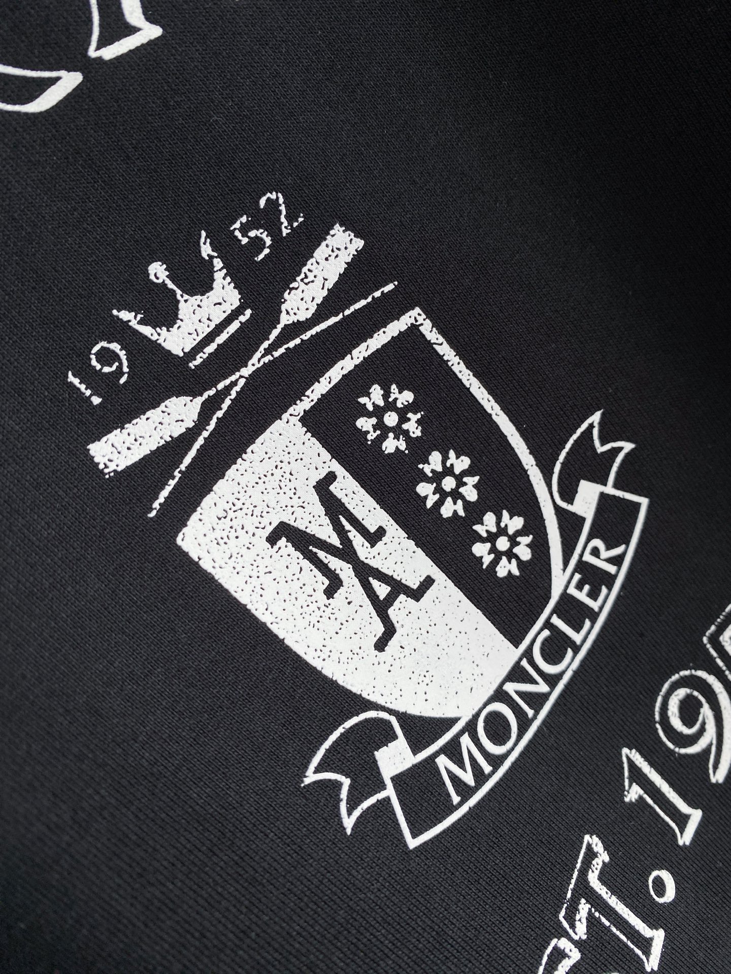 Moncler 蒙口 2026ss 春夏新款首发专柜最新款短袖圆领T恤 高端订制 设计前卫时尚！品牌lo