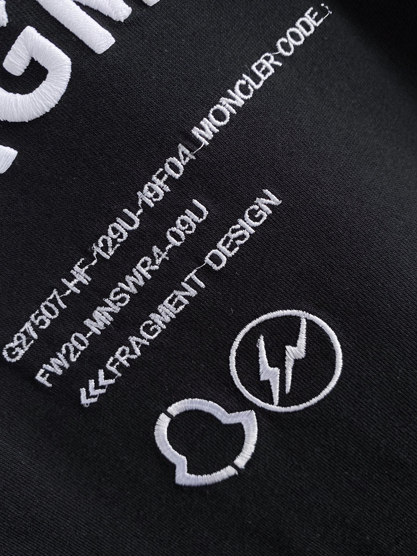 Moncler 蒙口 2026ss 春夏新款首发专柜最新款短袖圆领T恤 高端订制 设计前卫时尚！品牌lo