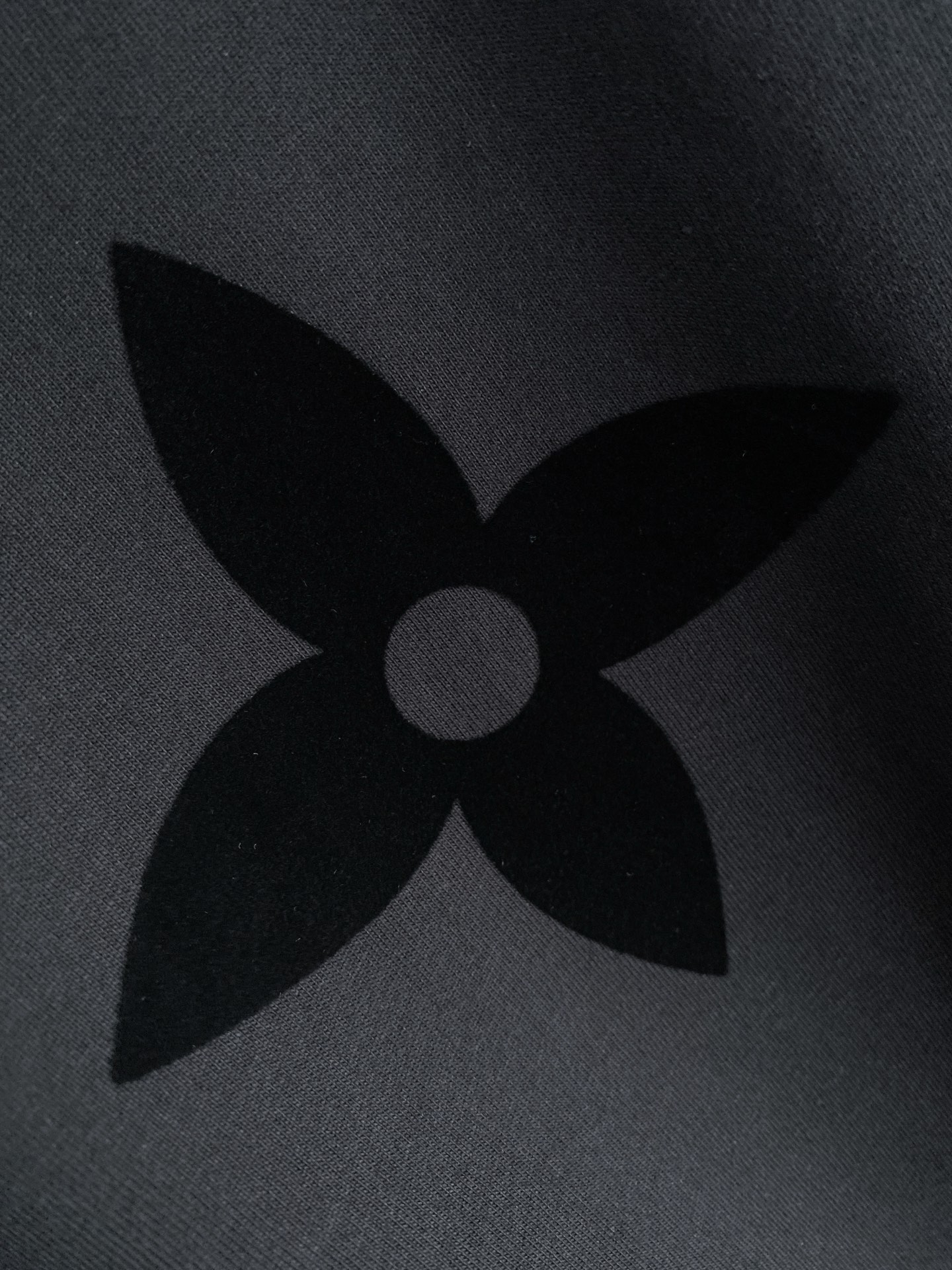 LV 2026ss 春夏新款首发专柜最新款短袖圆领T恤 高端订制 设计前卫时尚！品牌logo重工艺设计 