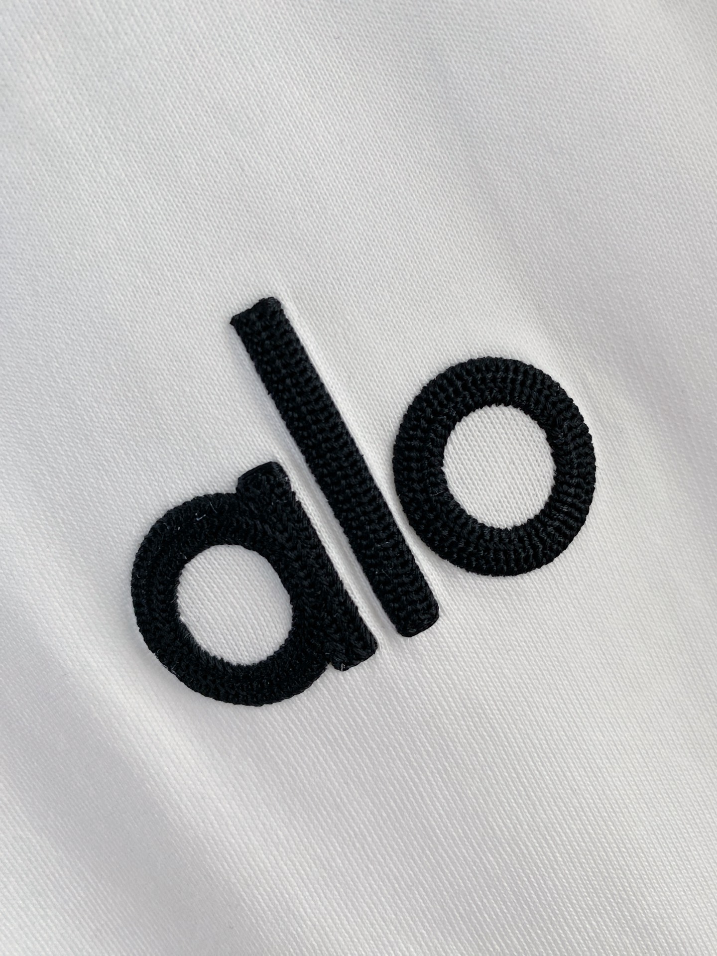 ALO 2026ss 春夏新款首发专柜最新款短袖圆领T恤 高端订制 设计前卫时尚！品牌logo重工艺设计