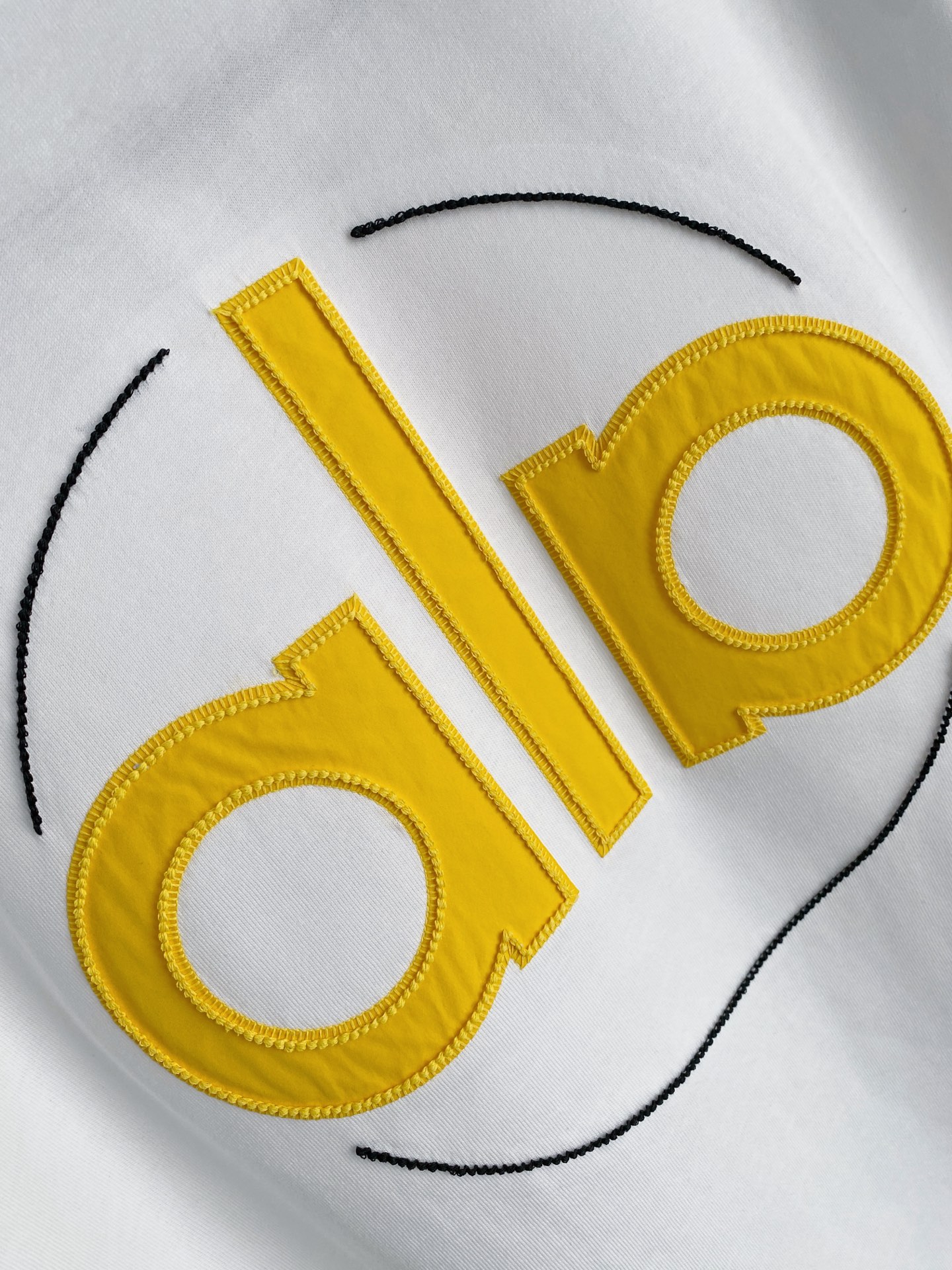 ALO 2026ss 春夏新款首发专柜最新款短袖圆领T恤 高端订制 设计前卫时尚！品牌logo重工艺设计