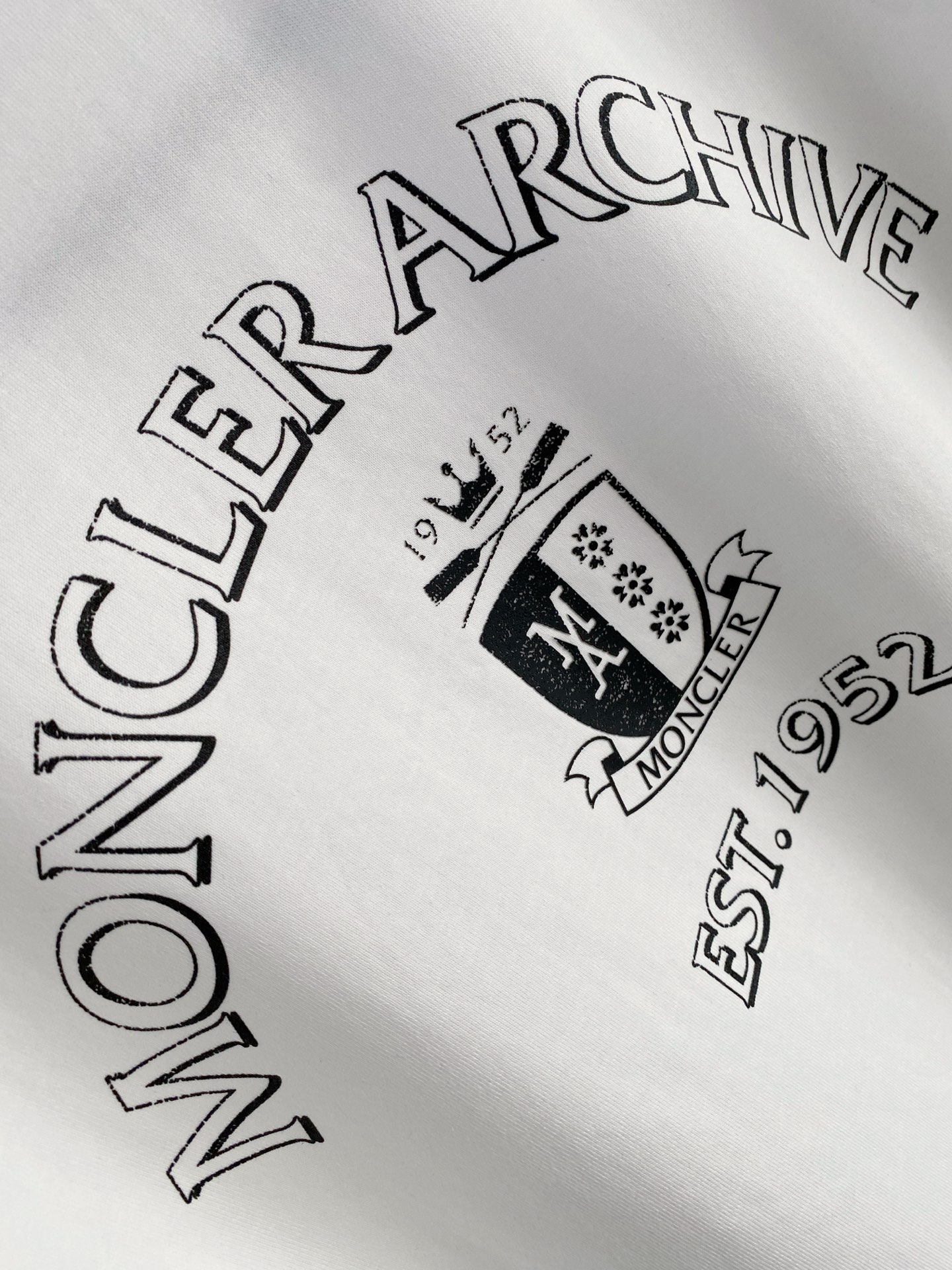 Moncler 蒙口 2026ss 春夏新款首发专柜最新款短袖圆领T恤 高端订制 设计前卫时尚！品牌lo