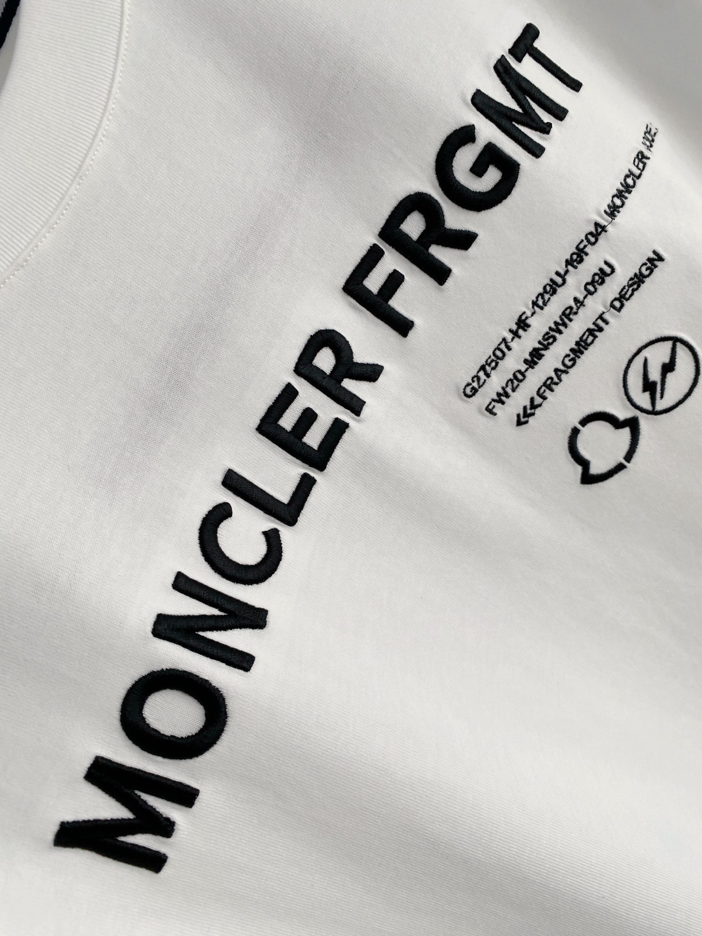 Moncler 蒙口 2026ss 春夏新款首发专柜最新款短袖圆领T恤 高端订制 设计前卫时尚！品牌lo