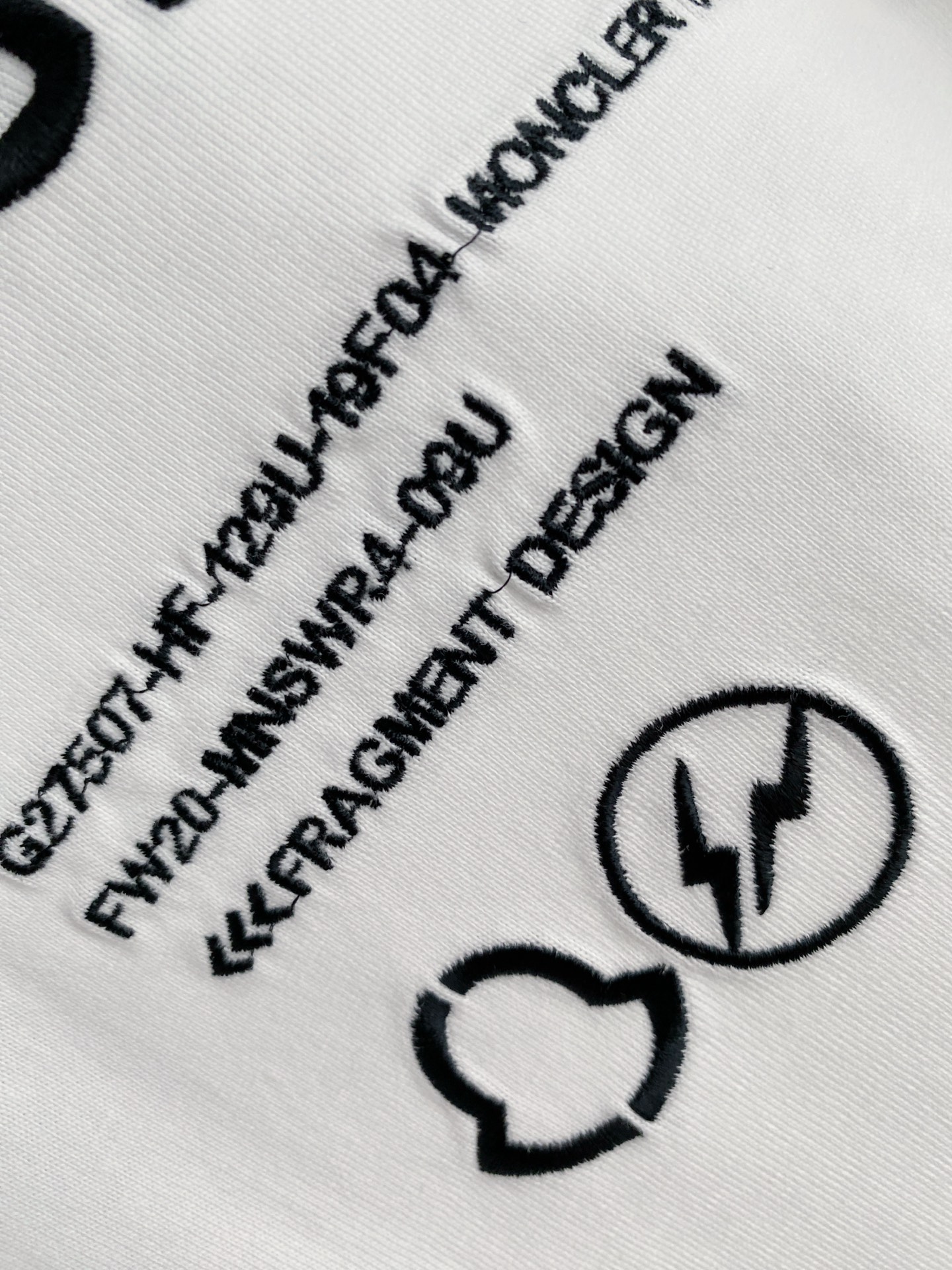 Moncler 蒙口 2026ss 春夏新款首发专柜最新款短袖圆领T恤 高端订制 设计前卫时尚！品牌lo