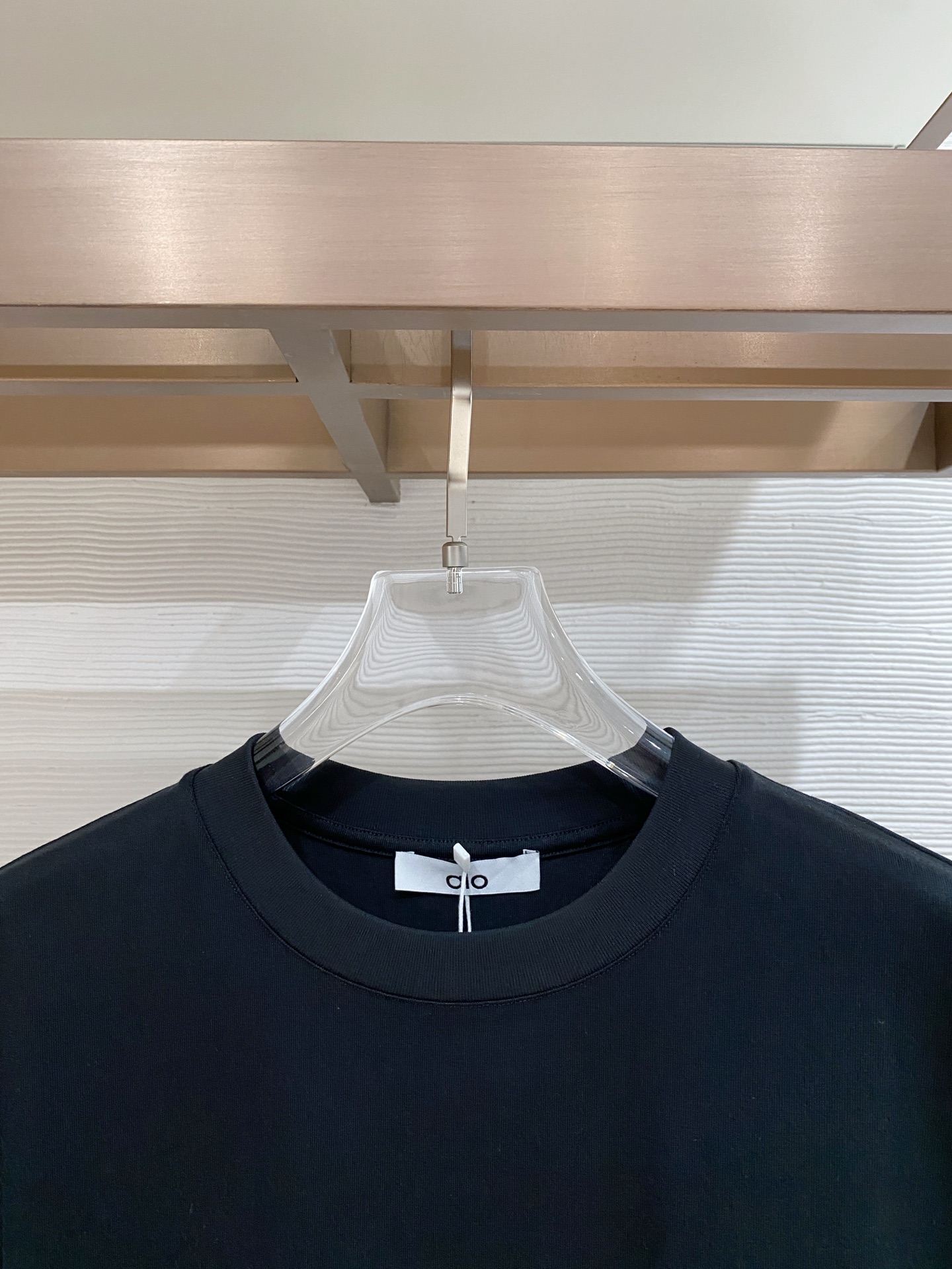 ALO 2026ss 春夏新款首发专柜最新款短袖圆领T恤 高端订制 设计前卫时尚！品牌logo重工艺设计