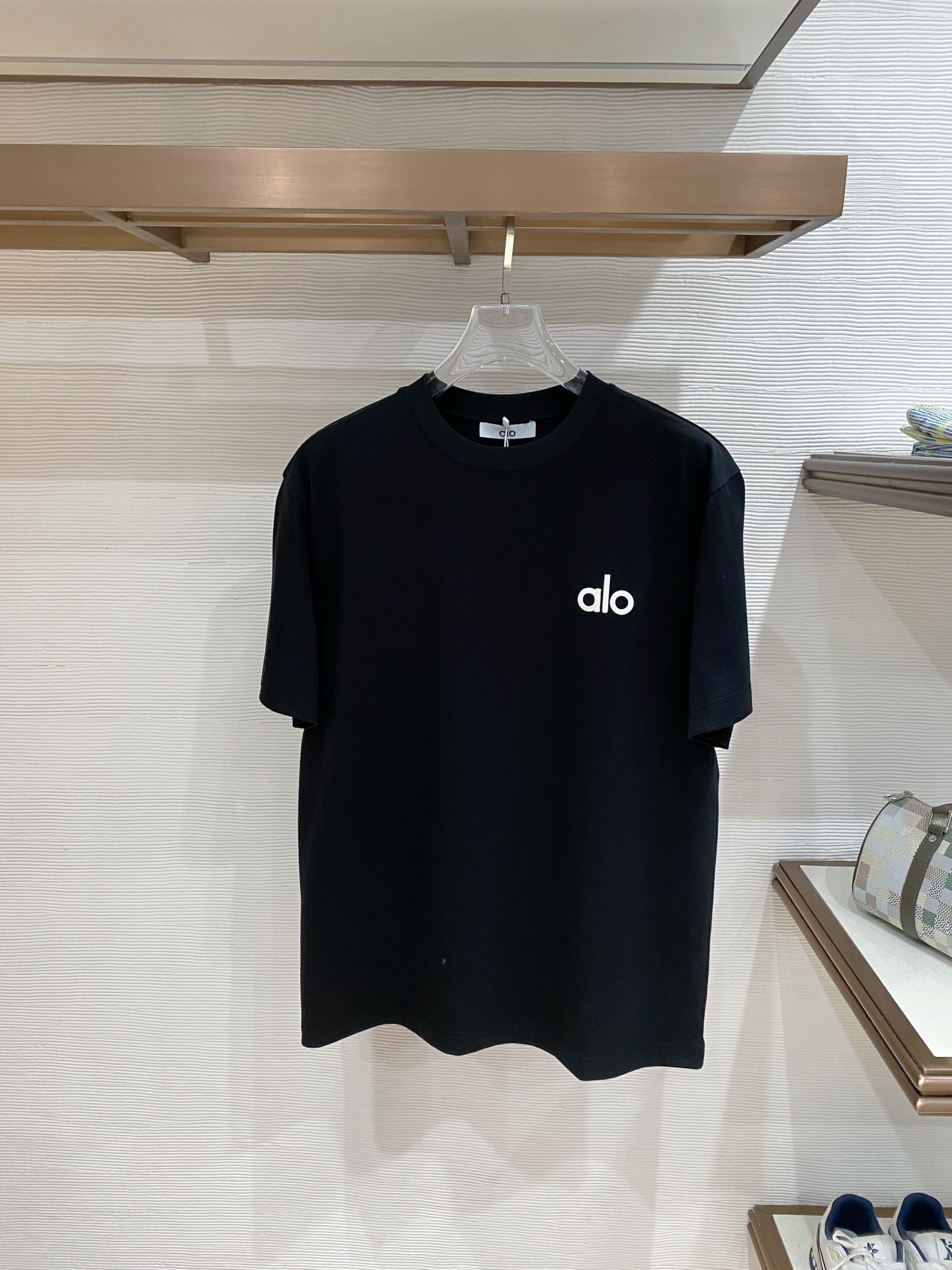 ALO 2026ss 春夏新款首发专柜最新款短袖圆领T恤 高端订制 设计前卫时尚！品牌logo重工艺设计