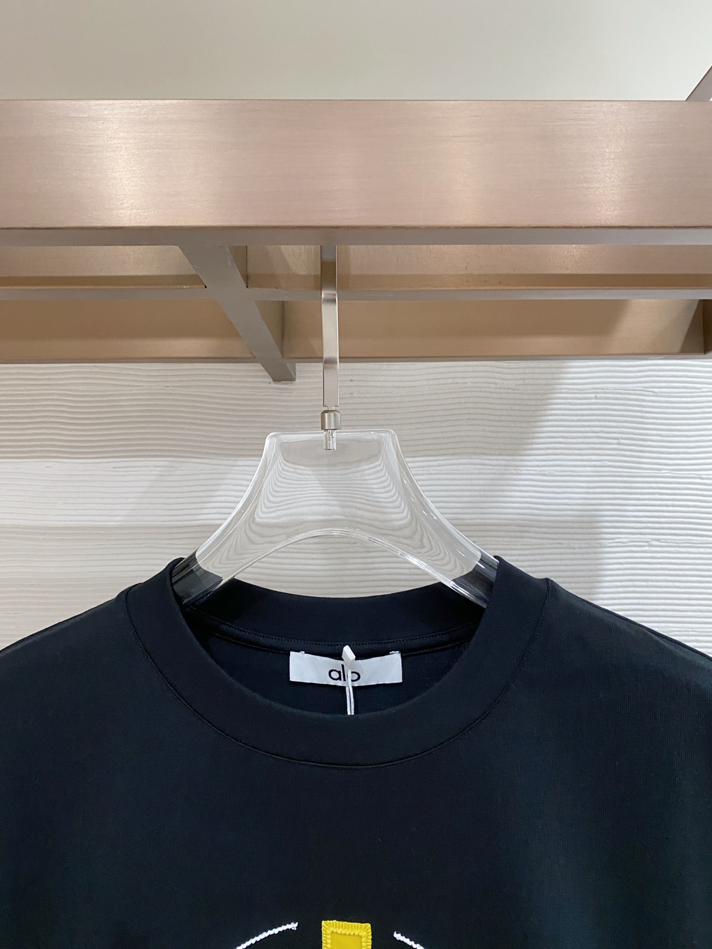 ALO 2026ss 春夏新款首发专柜最新款短袖圆领T恤 高端订制 设计前卫时尚！品牌logo重工艺设计