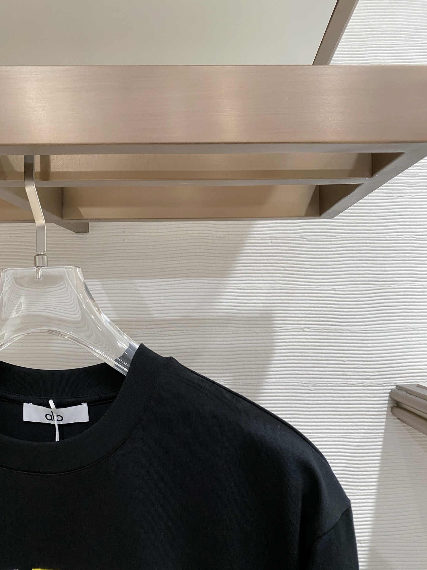 ALO 2026ss 春夏新款首发专柜最新款短袖圆领T恤 高端订制 设计前卫时尚！品牌logo重工艺设计