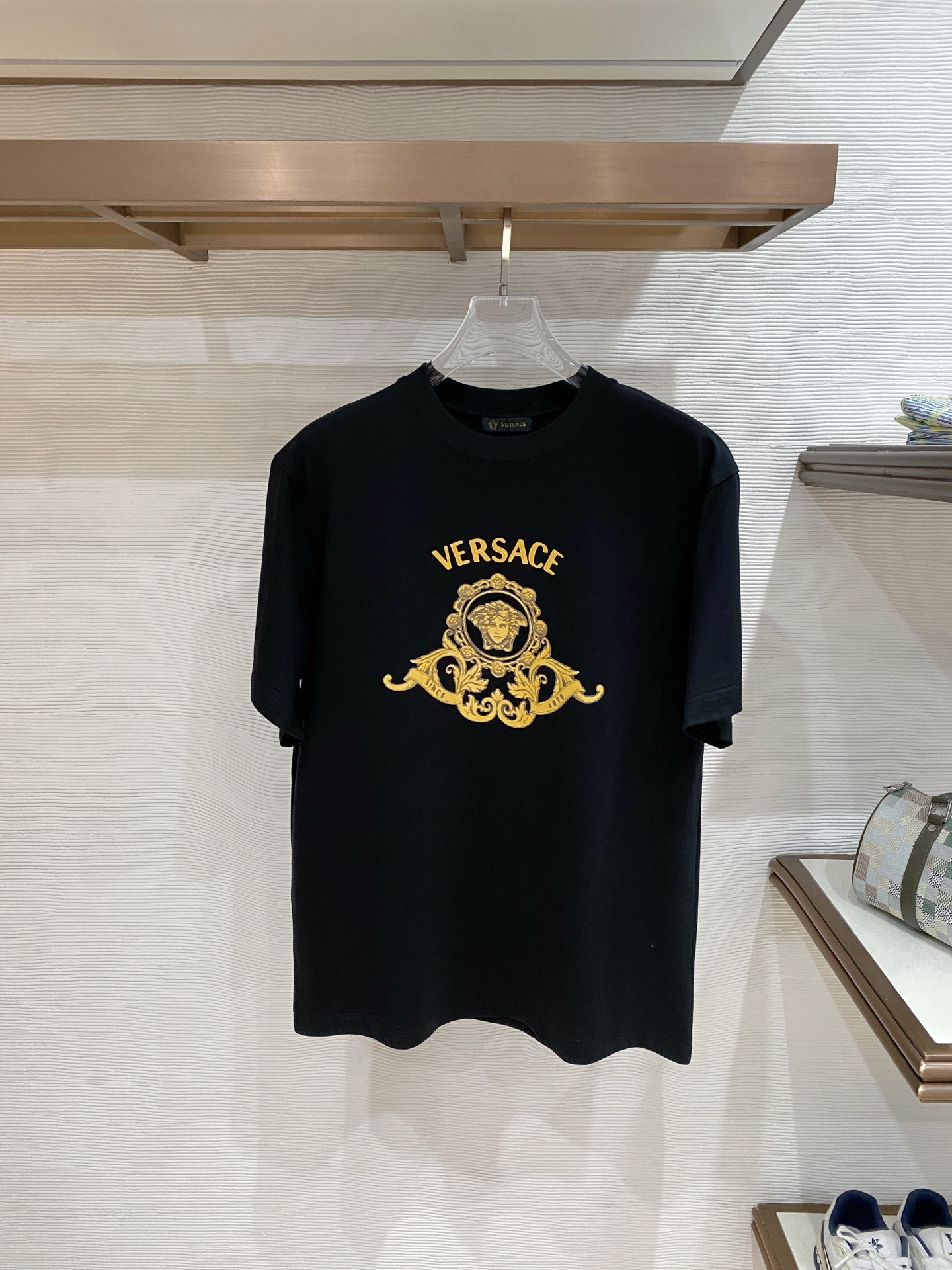 Versace 范思哲 2026ss 春夏新款首发专柜最新款短袖圆领T恤 高端订制 设计前卫时尚！品牌l