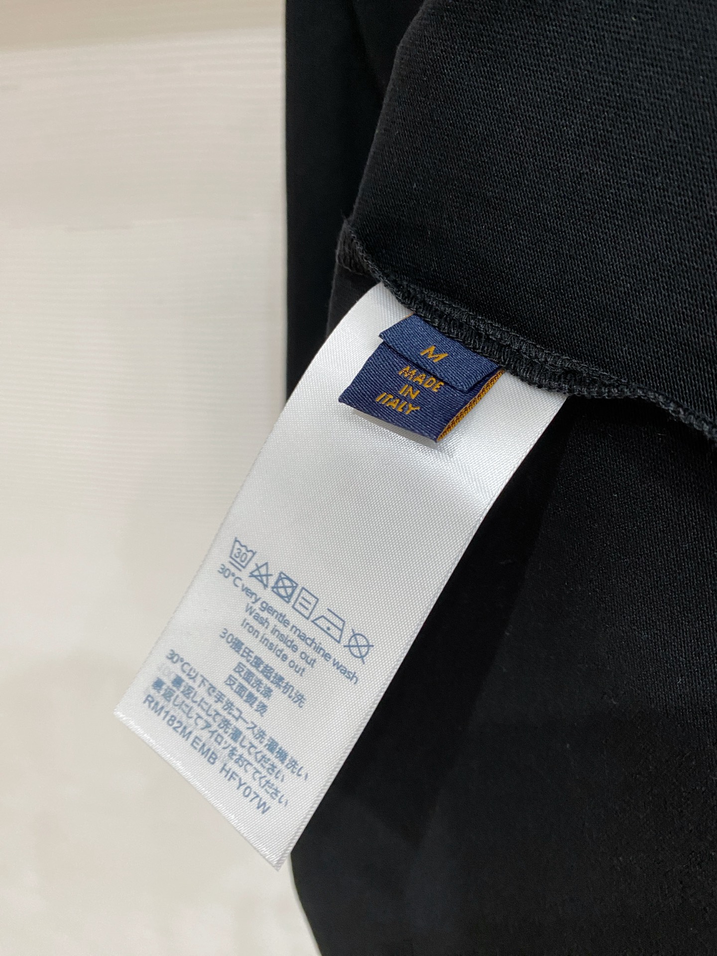 LV 2026ss 春夏新款首发专柜最新款短袖圆领T恤 高端订制 设计前卫时尚！品牌logo重工艺设计 