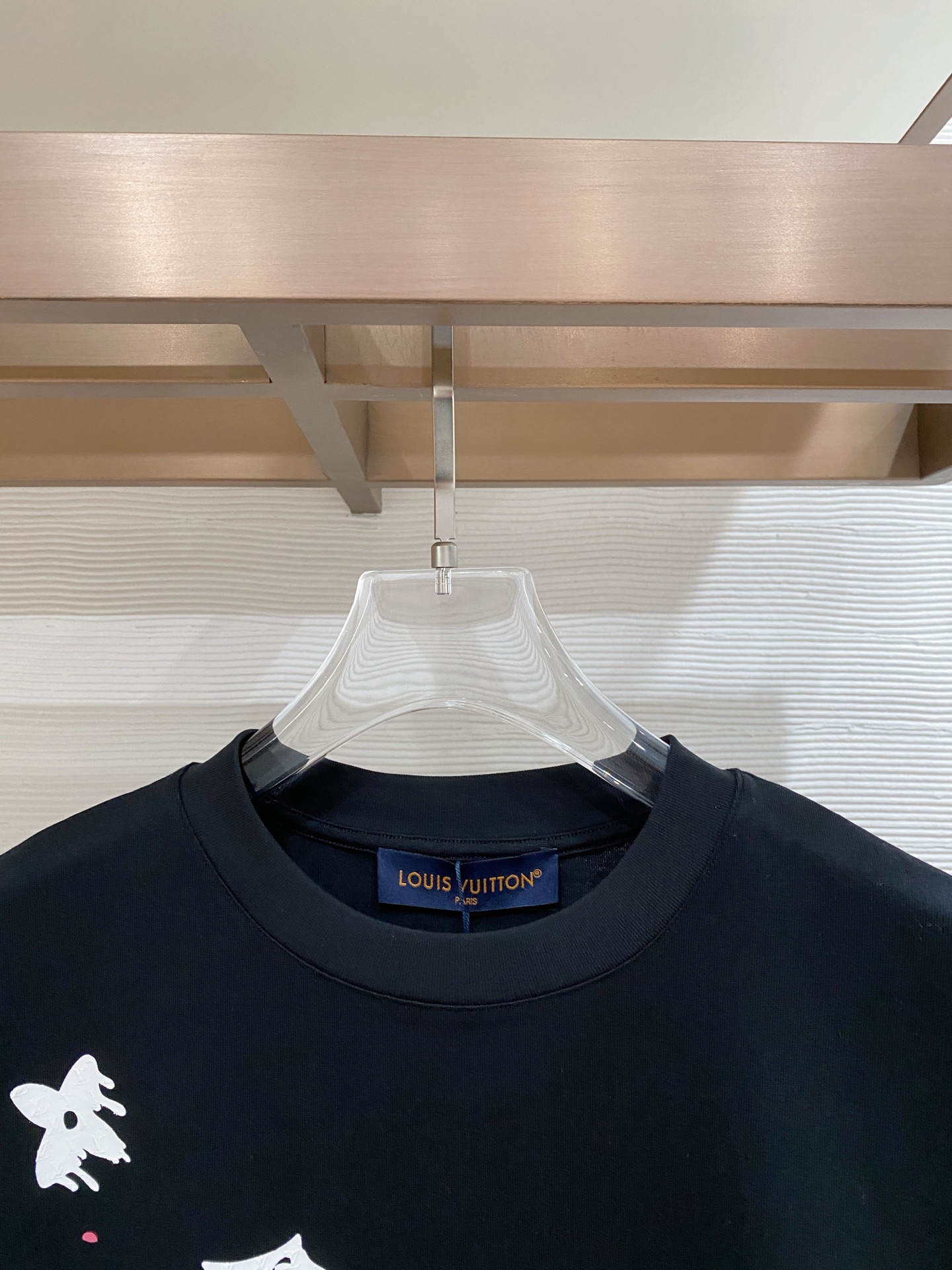 LV 2026ss 春夏新款首发专柜最新款短袖圆领T恤 高端订制 设计前卫时尚！品牌logo重工艺设计 