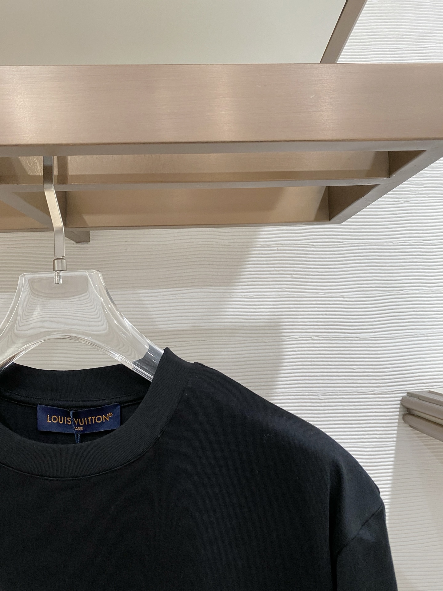 LV 2026ss 春夏新款首发专柜最新款短袖圆领T恤 高端订制 设计前卫时尚！品牌logo重工艺设计 