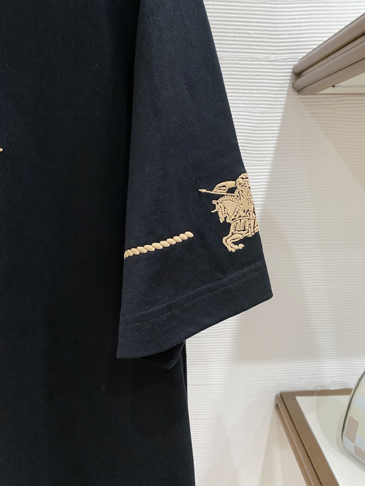 Burberry 巴宝莉 2026ss 春夏新款首发专柜最新款短袖圆领T恤 高端订制 设计前卫时尚！品牌