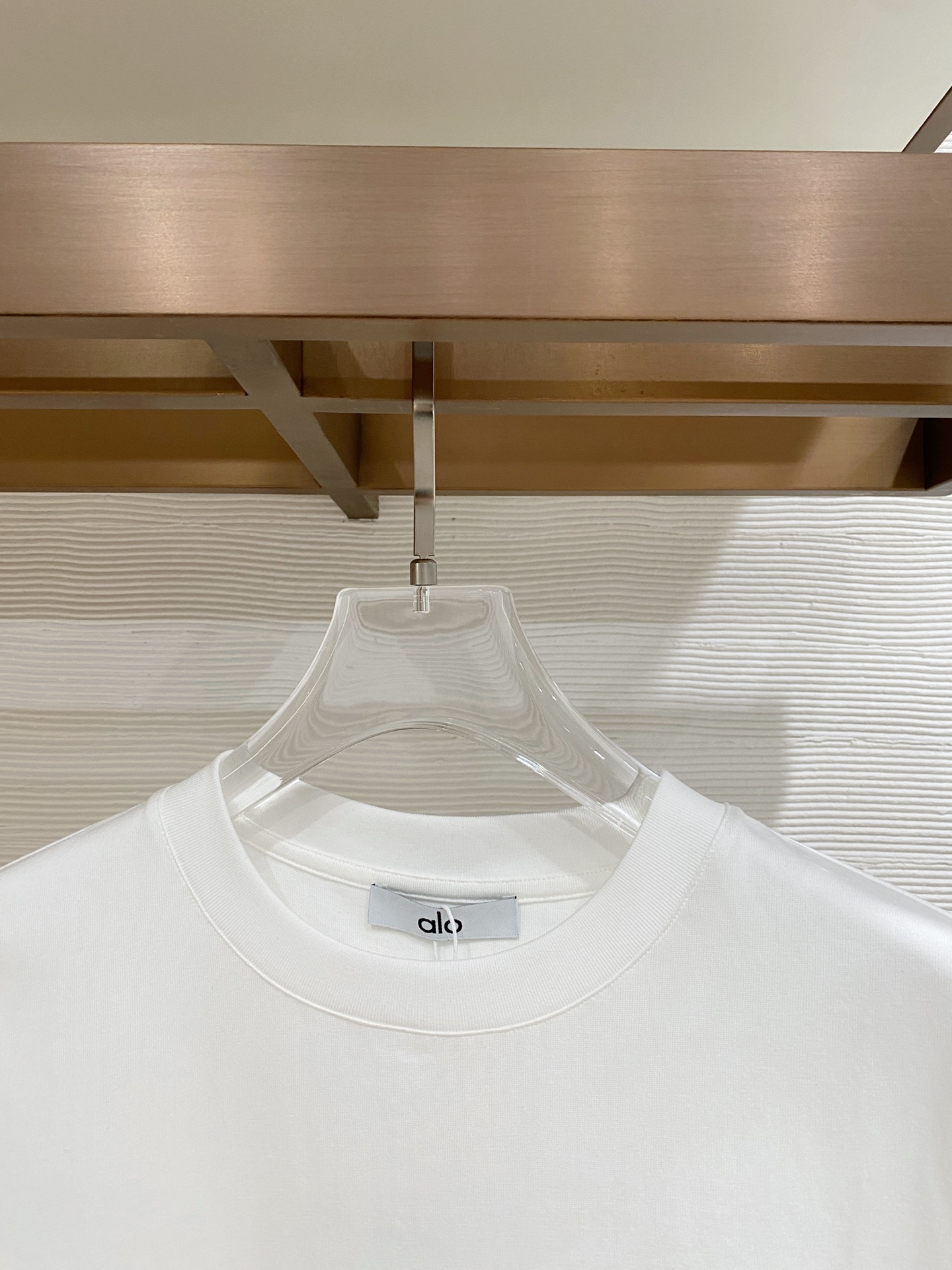 ALO 2026ss 春夏新款首发专柜最新款短袖圆领T恤 高端订制 设计前卫时尚！品牌logo重工艺设计