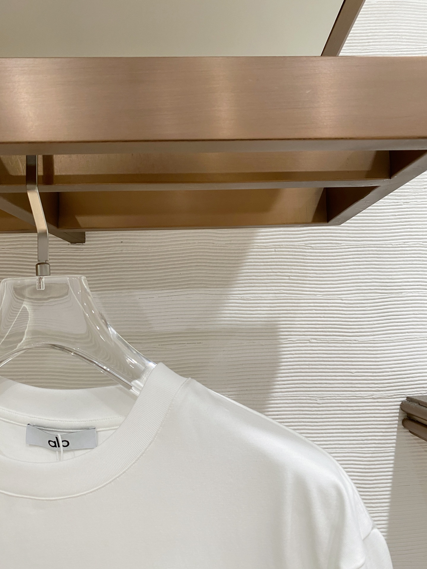 ALO 2026ss 春夏新款首发专柜最新款短袖圆领T恤 高端订制 设计前卫时尚！品牌logo重工艺设计