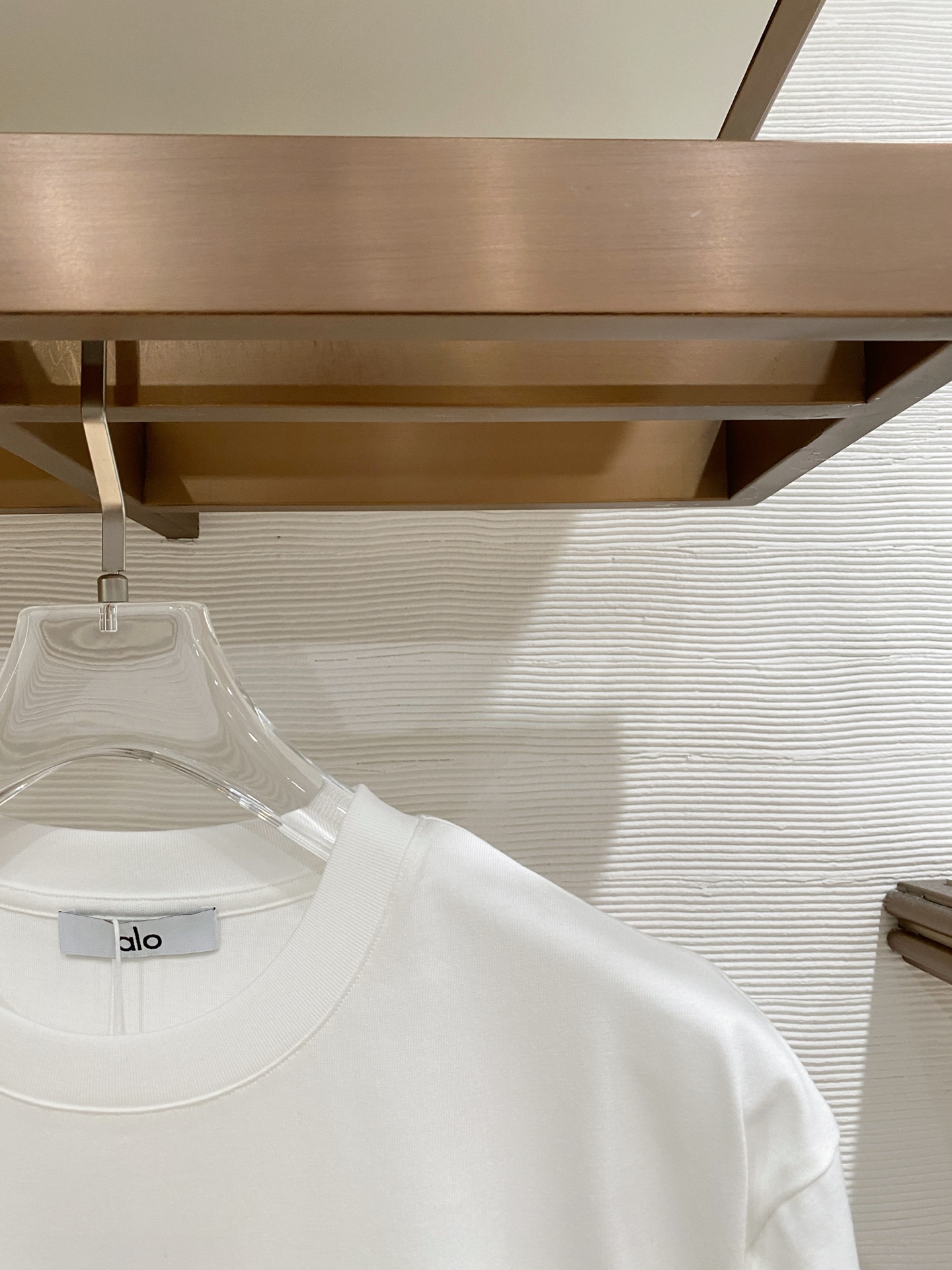 ALO 2026ss 春夏新款首发专柜最新款短袖圆领T恤 高端订制 设计前卫时尚！品牌logo重工艺设计