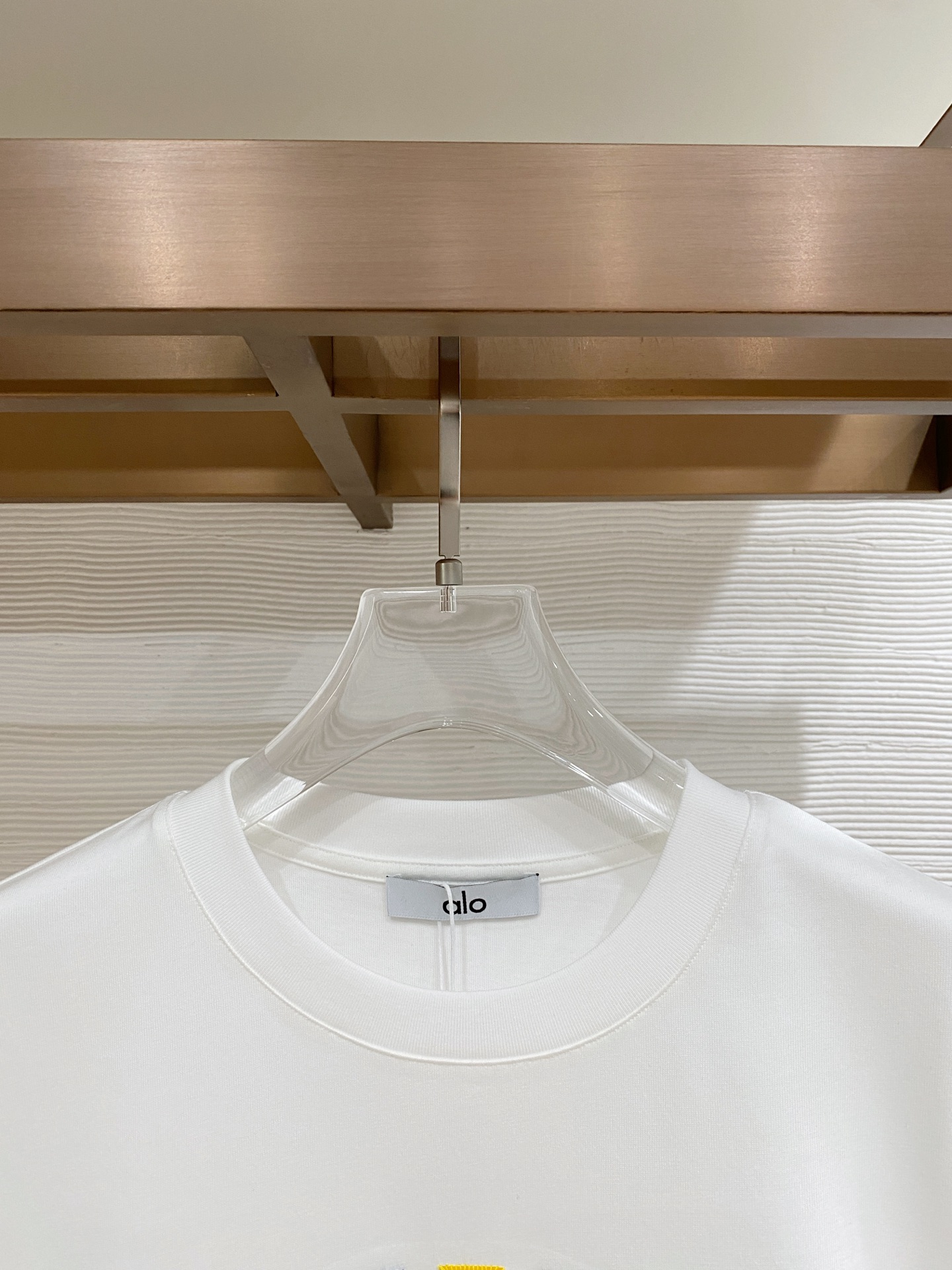 ALO 2026ss 春夏新款首发专柜最新款短袖圆领T恤 高端订制 设计前卫时尚！品牌logo重工艺设计