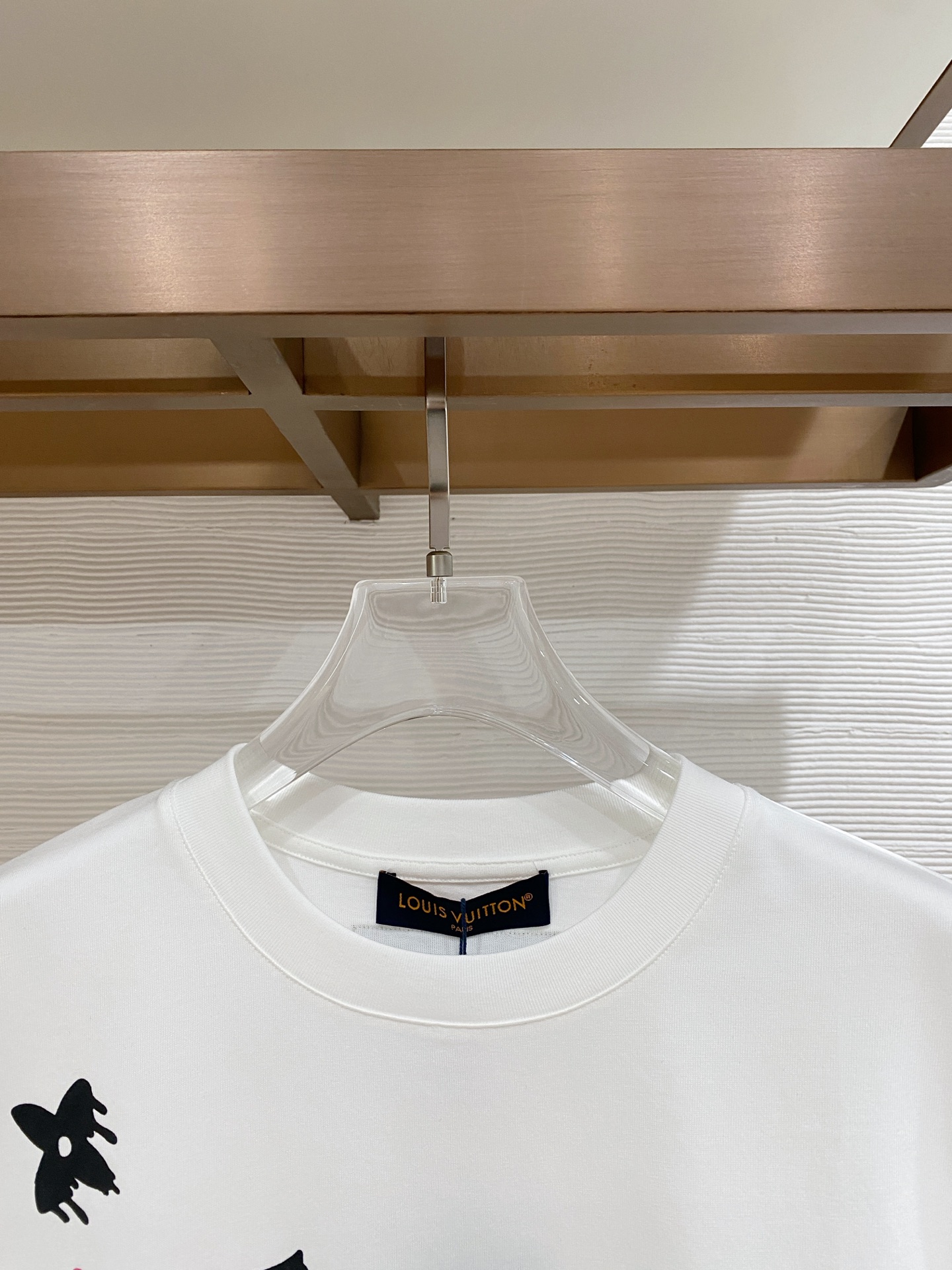 LV 2026ss 春夏新款首发专柜最新款短袖圆领T恤 高端订制 设计前卫时尚！品牌logo重工艺设计 