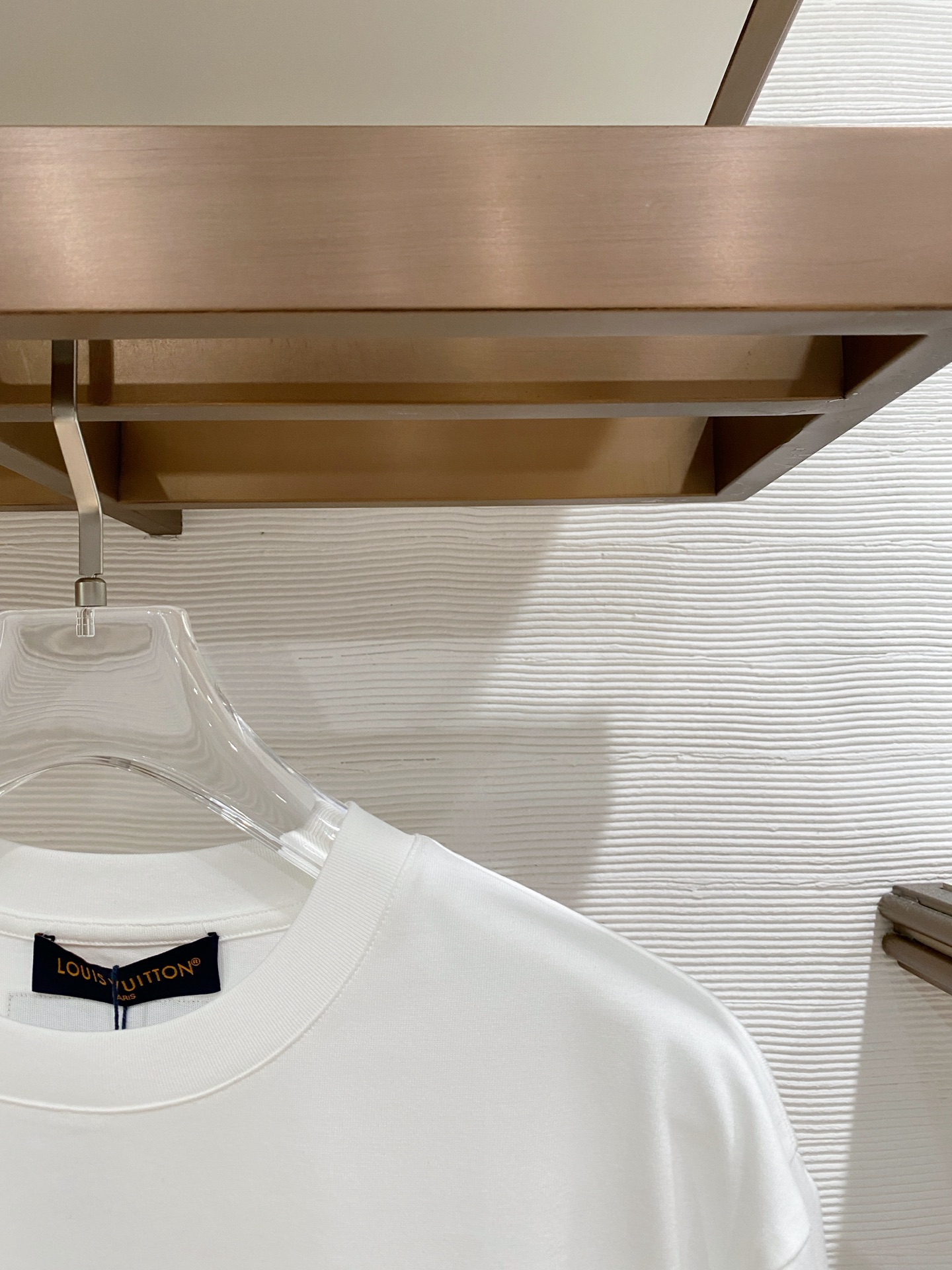 LV 2026ss 春夏新款首发专柜最新款短袖圆领T恤 高端订制 设计前卫时尚！品牌logo重工艺设计 