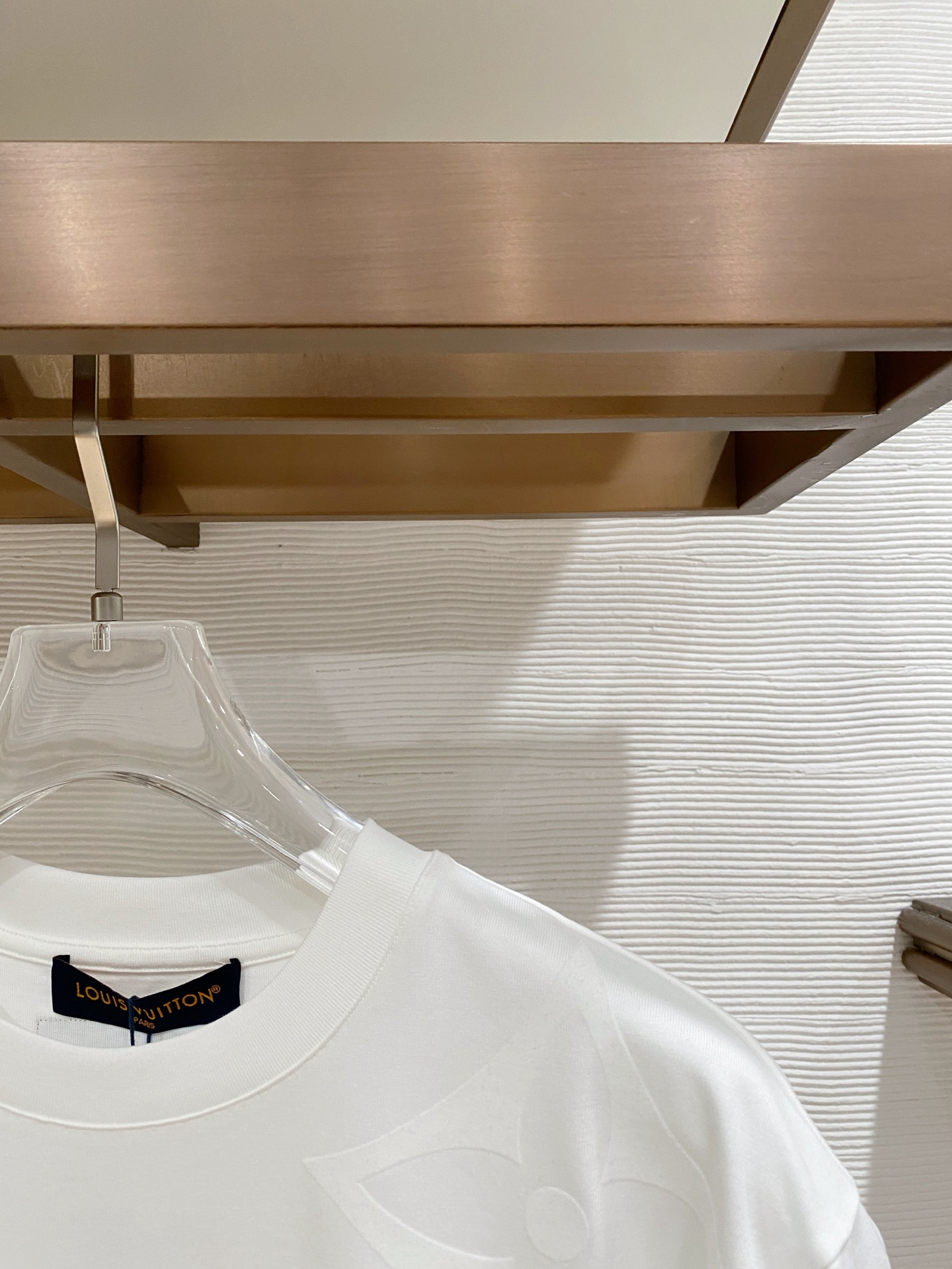 LV 2026ss 春夏新款首发专柜最新款短袖圆领T恤 高端订制 设计前卫时尚！品牌logo重工艺设计 