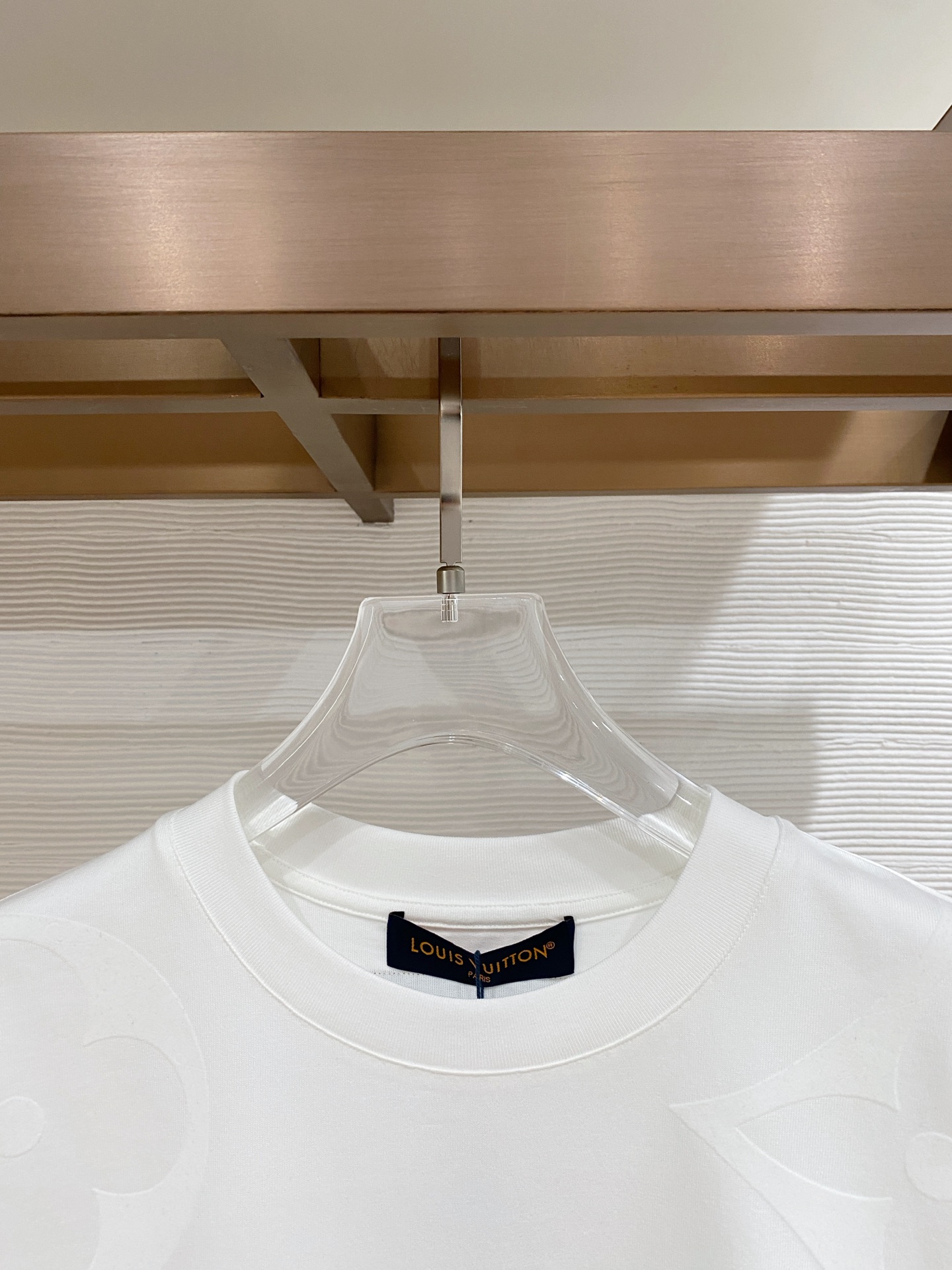 LV 2026ss 春夏新款首发专柜最新款短袖圆领T恤 高端订制 设计前卫时尚！品牌logo重工艺设计 