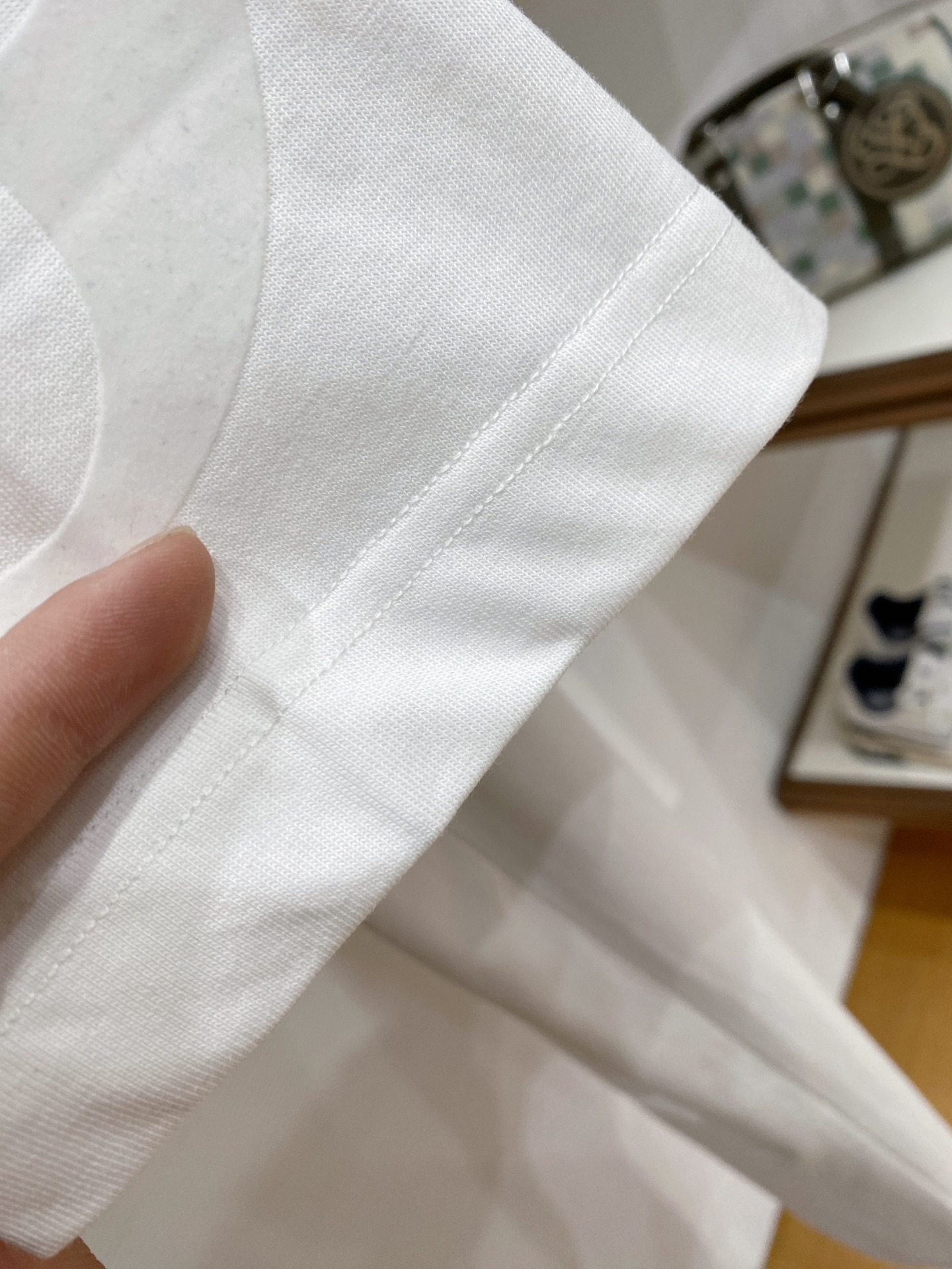 LV 2026ss 春夏新款首发专柜最新款短袖圆领T恤 高端订制 设计前卫时尚！品牌logo重工艺设计 