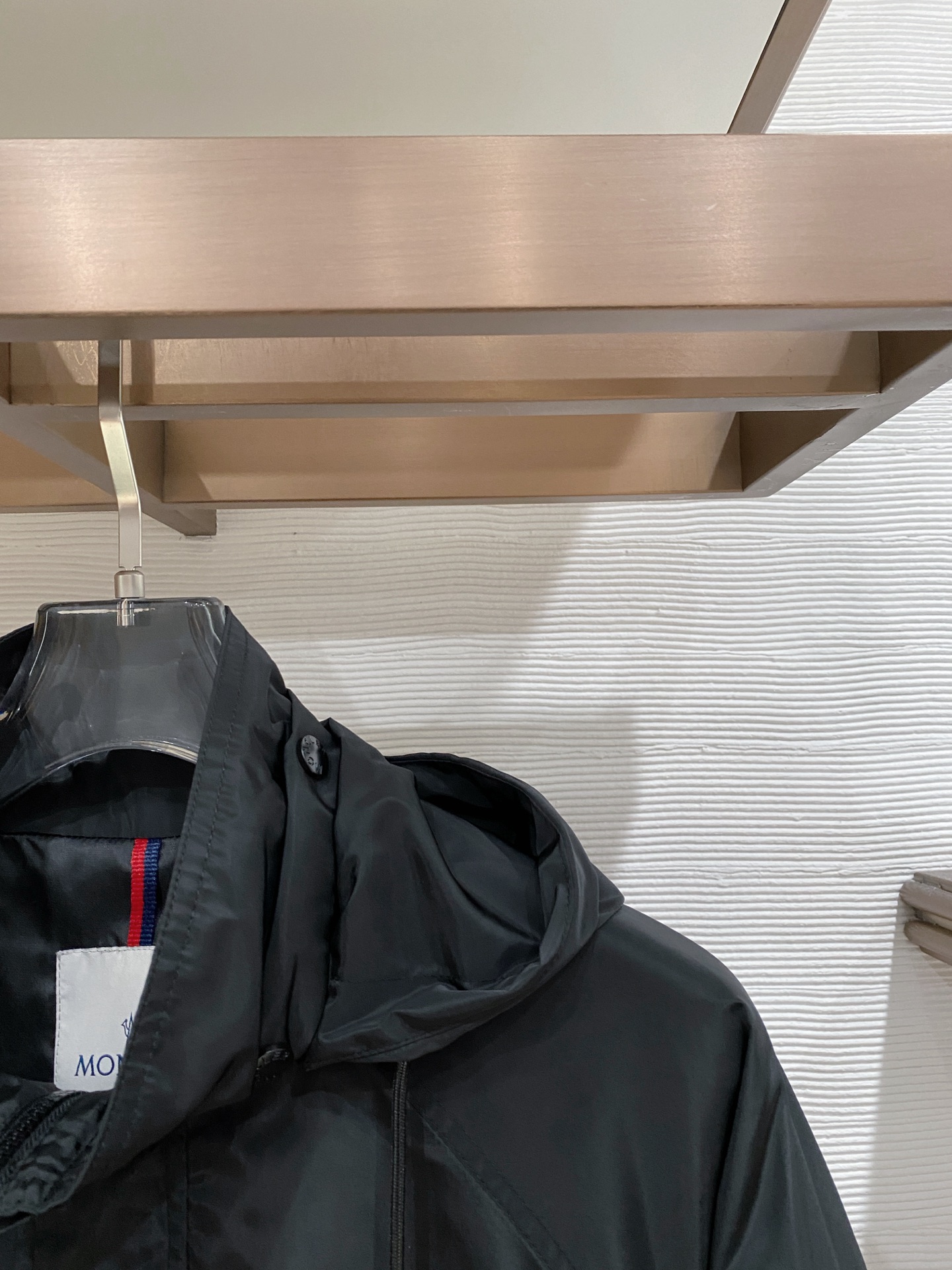 蒙口26男士连帽夹克外套 系列‼️‼️桑蚕丝醋酸面料，高端定制经典的英式传承依旧时尚韵味浓郁.独具一格的