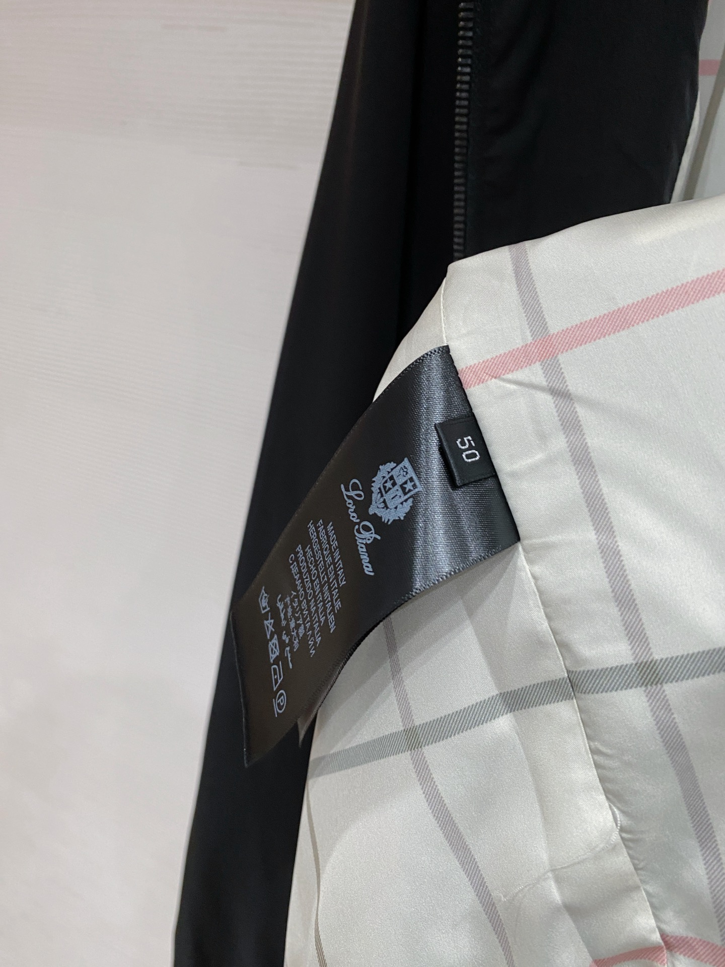 🆕Loro piana26男士连帽夹克外套 系列‼️‼️桑蚕丝醋酸面料，高端定制经典的英式传承依旧时尚韵