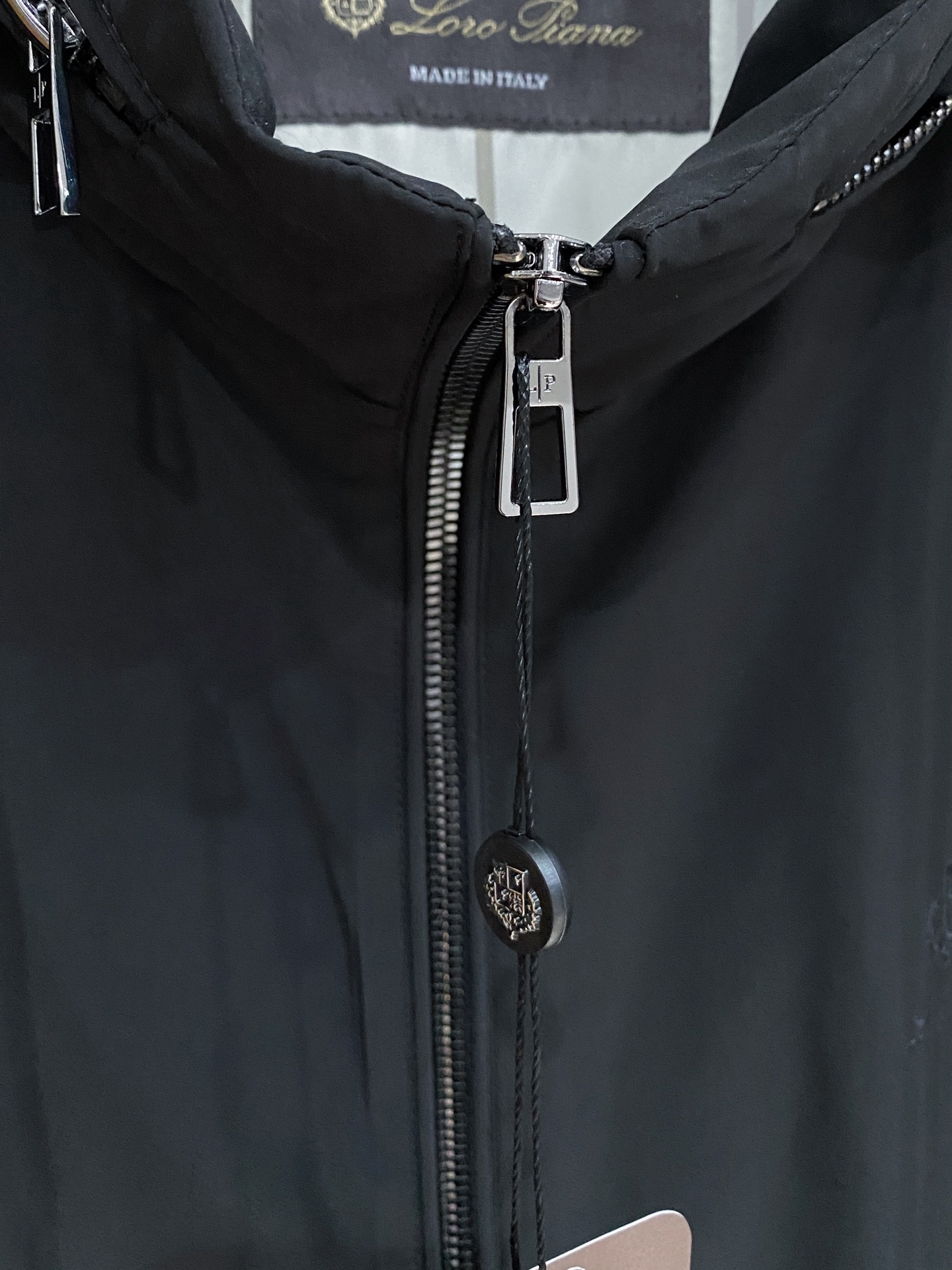 🆕Loro piana26男士连帽夹克外套 系列‼️‼️桑蚕丝醋酸面料，高端定制经典的英式传承依旧时尚韵