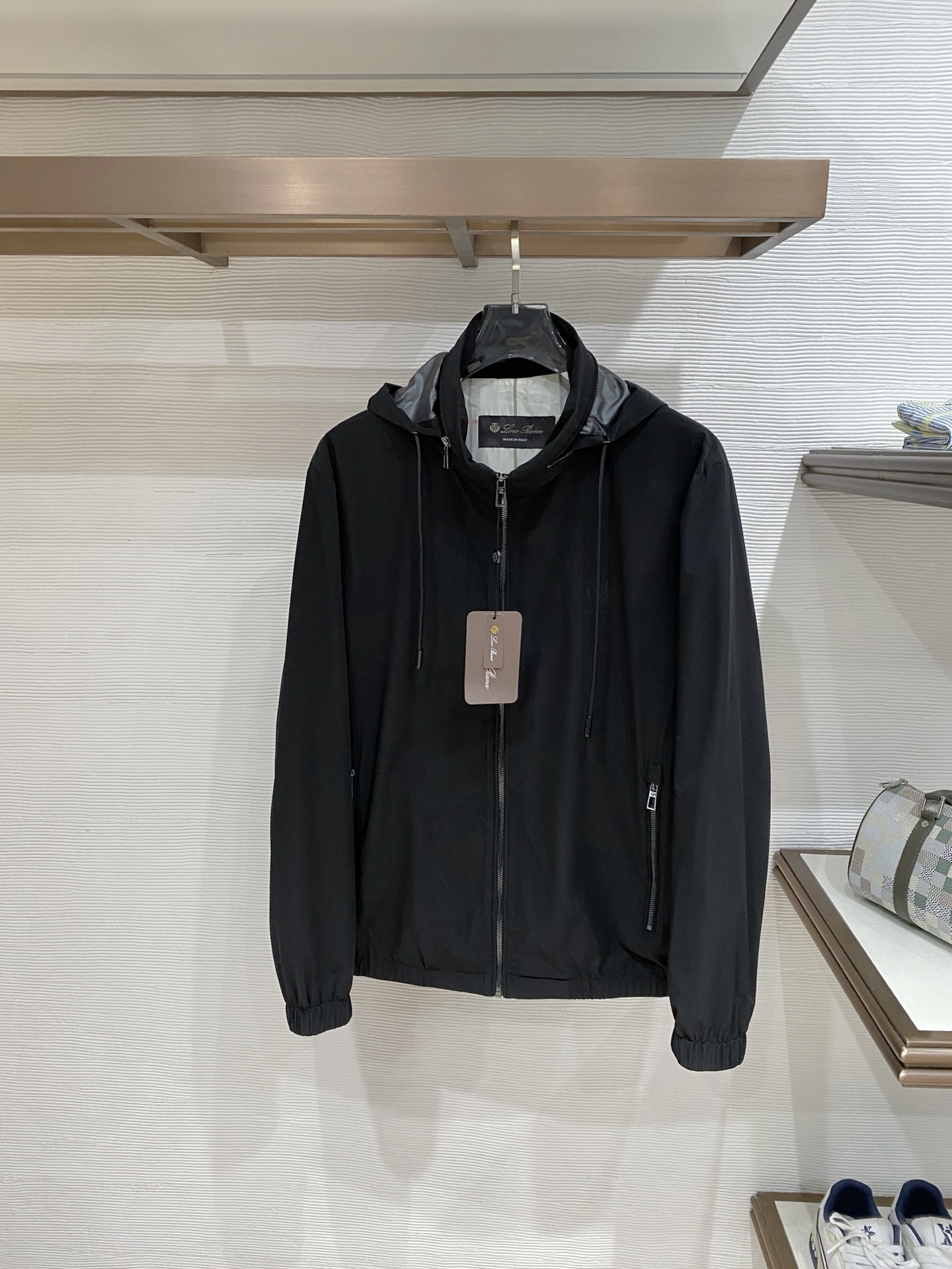 🆕Loro piana26男士连帽夹克外套 系列‼️‼️桑蚕丝醋酸面料，高端定制经典的英式传承依旧时尚韵