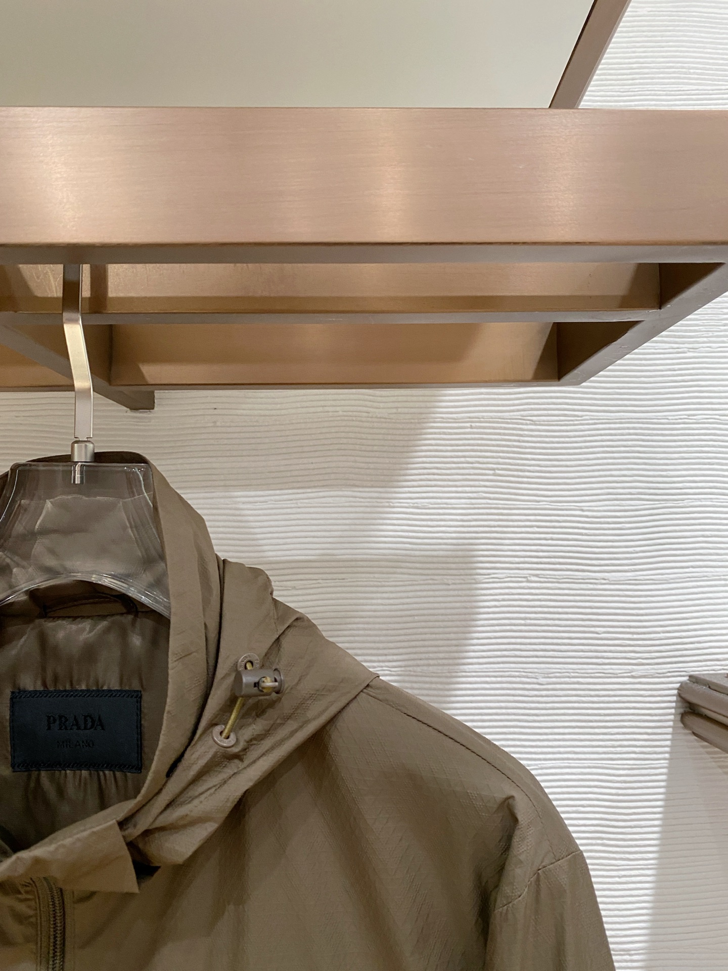 🆕普拉达26男士连帽夹克外套 系列‼️‼️桑蚕丝醋酸面料，高端定制经典的英式传承依旧时尚韵味浓郁.独具一