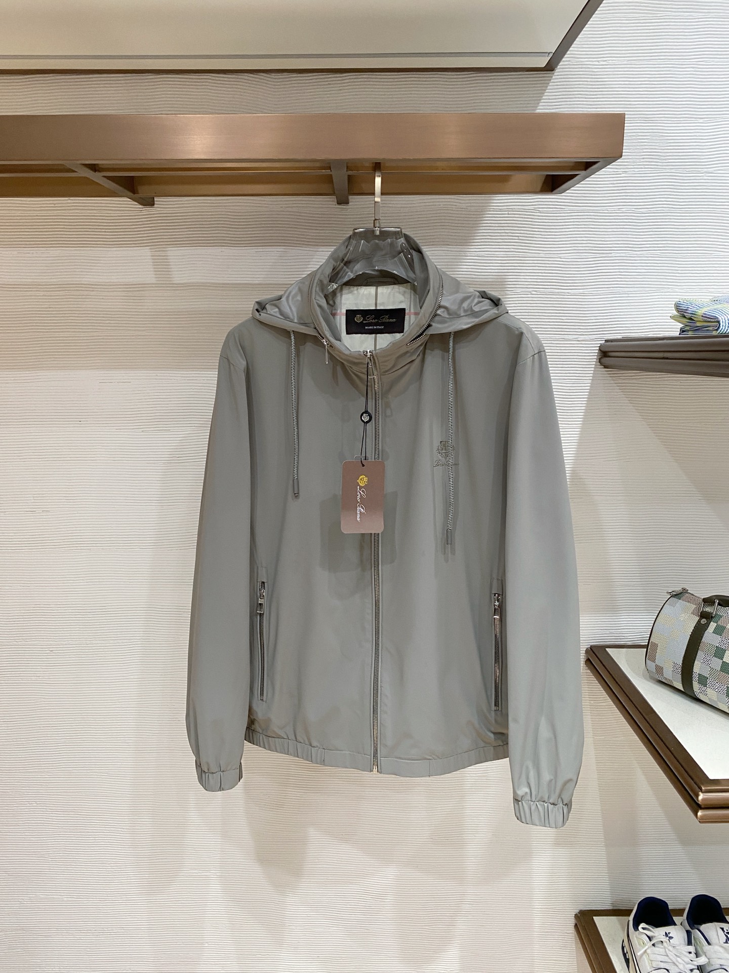 🆕Loro piana26男士连帽夹克外套 系列‼️‼️桑蚕丝醋酸面料，高端定制经典的英式传承依旧时尚韵