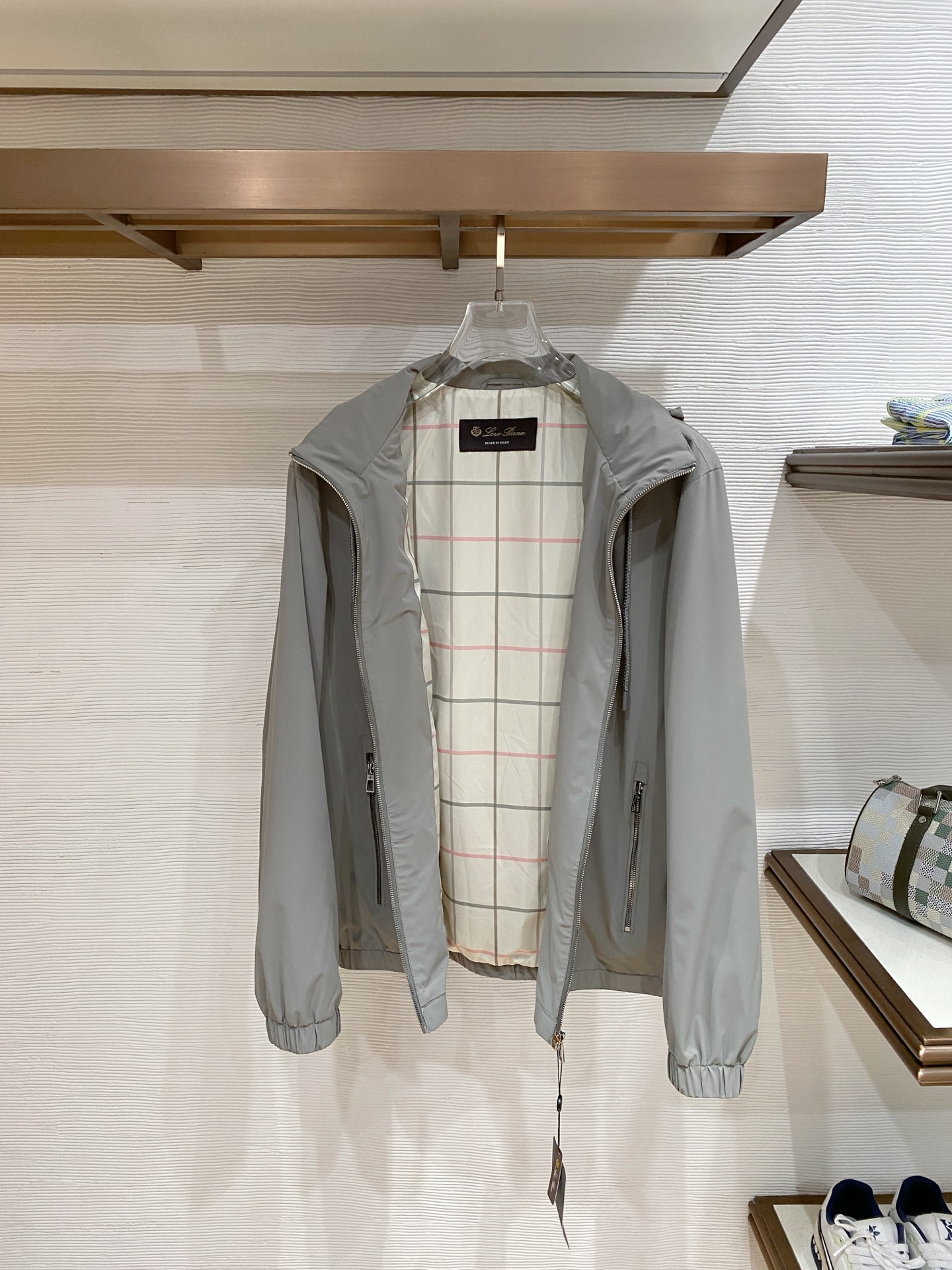 🆕Loro piana26男士连帽夹克外套 系列‼️‼️桑蚕丝醋酸面料，高端定制经典的英式传承依旧时尚韵