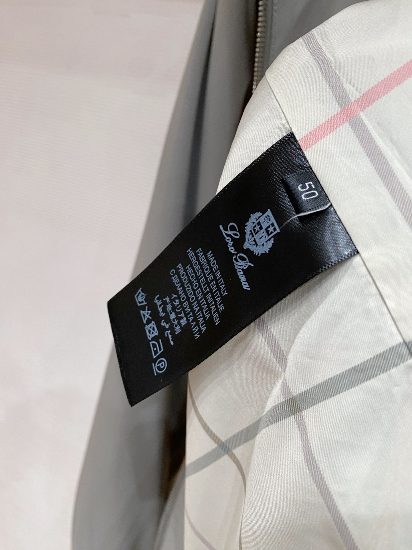 🆕Loro piana26男士连帽夹克外套 系列‼️‼️桑蚕丝醋酸面料，高端定制经典的英式传承依旧时尚韵