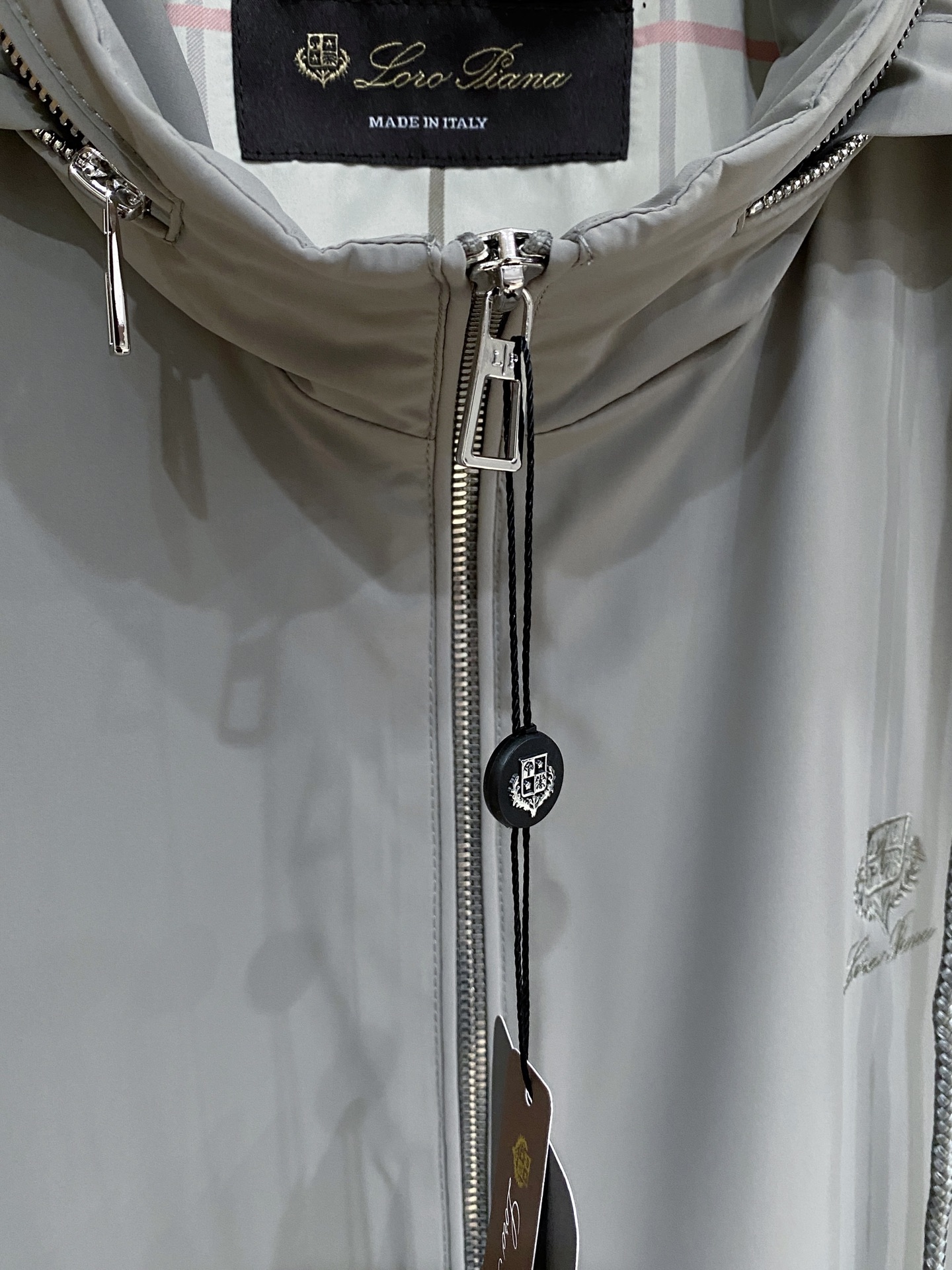 🆕Loro piana26男士连帽夹克外套 系列‼️‼️桑蚕丝醋酸面料，高端定制经典的英式传承依旧时尚韵