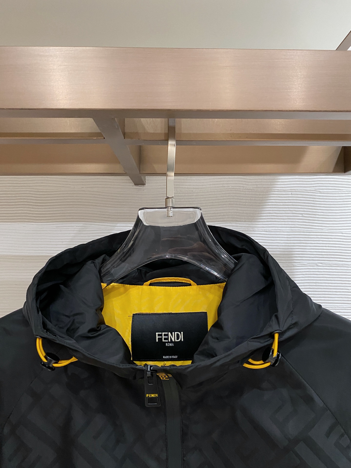 🆕芬迪26男士连帽夹克外套 系列‼️‼️桑蚕丝醋酸面料，高端定制经典的英式传承依旧时尚韵味浓郁.独具一格