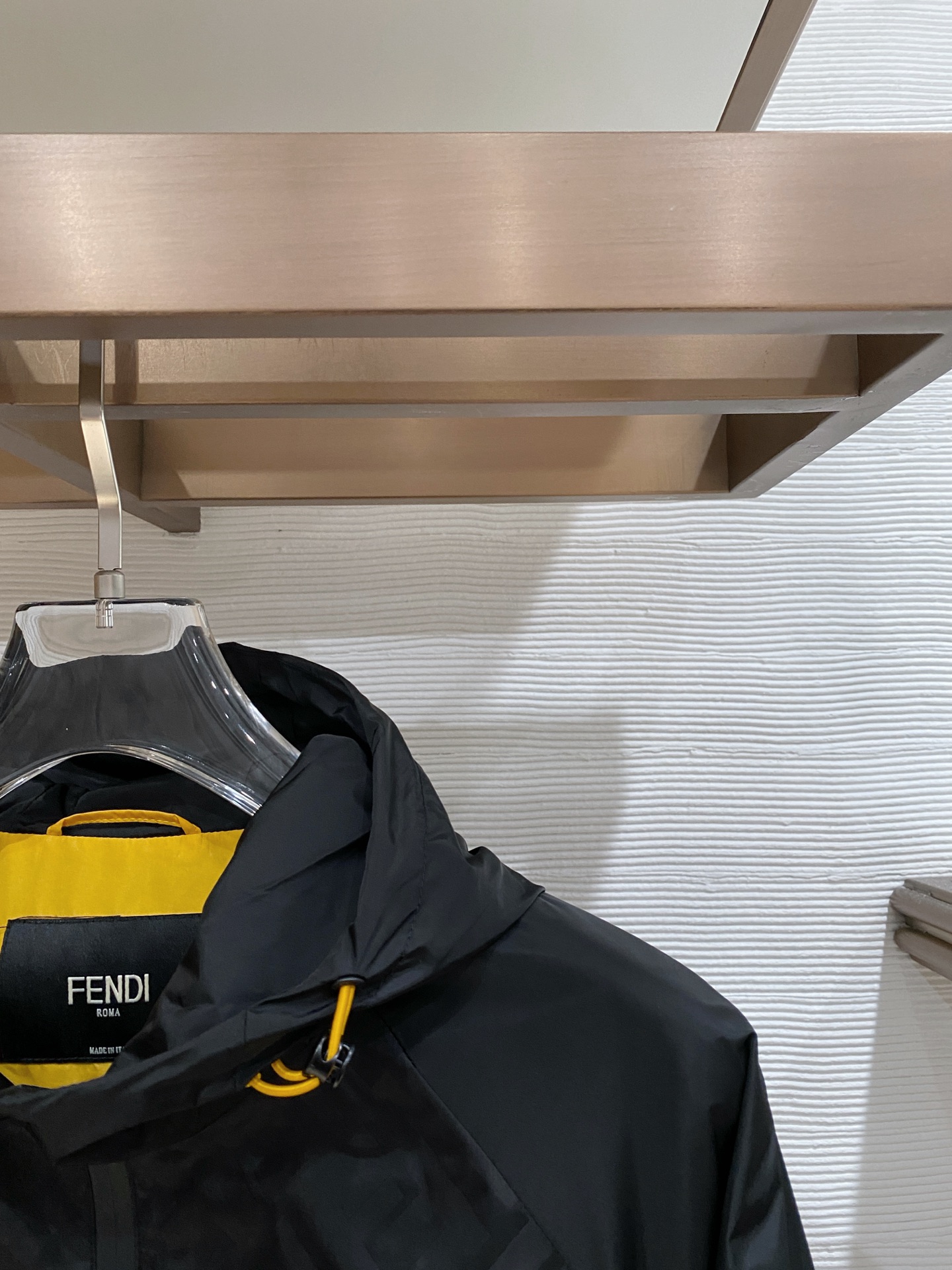 🆕芬迪26男士连帽夹克外套 系列‼️‼️桑蚕丝醋酸面料，高端定制经典的英式传承依旧时尚韵味浓郁.独具一格