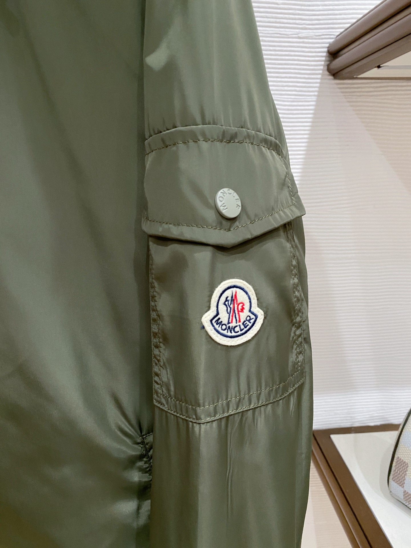 🆕LV26男士连帽夹克外套 系列‼️‼️桑蚕丝醋酸面料，高端定制经典的英式传承依旧时尚韵味浓郁.独具一格