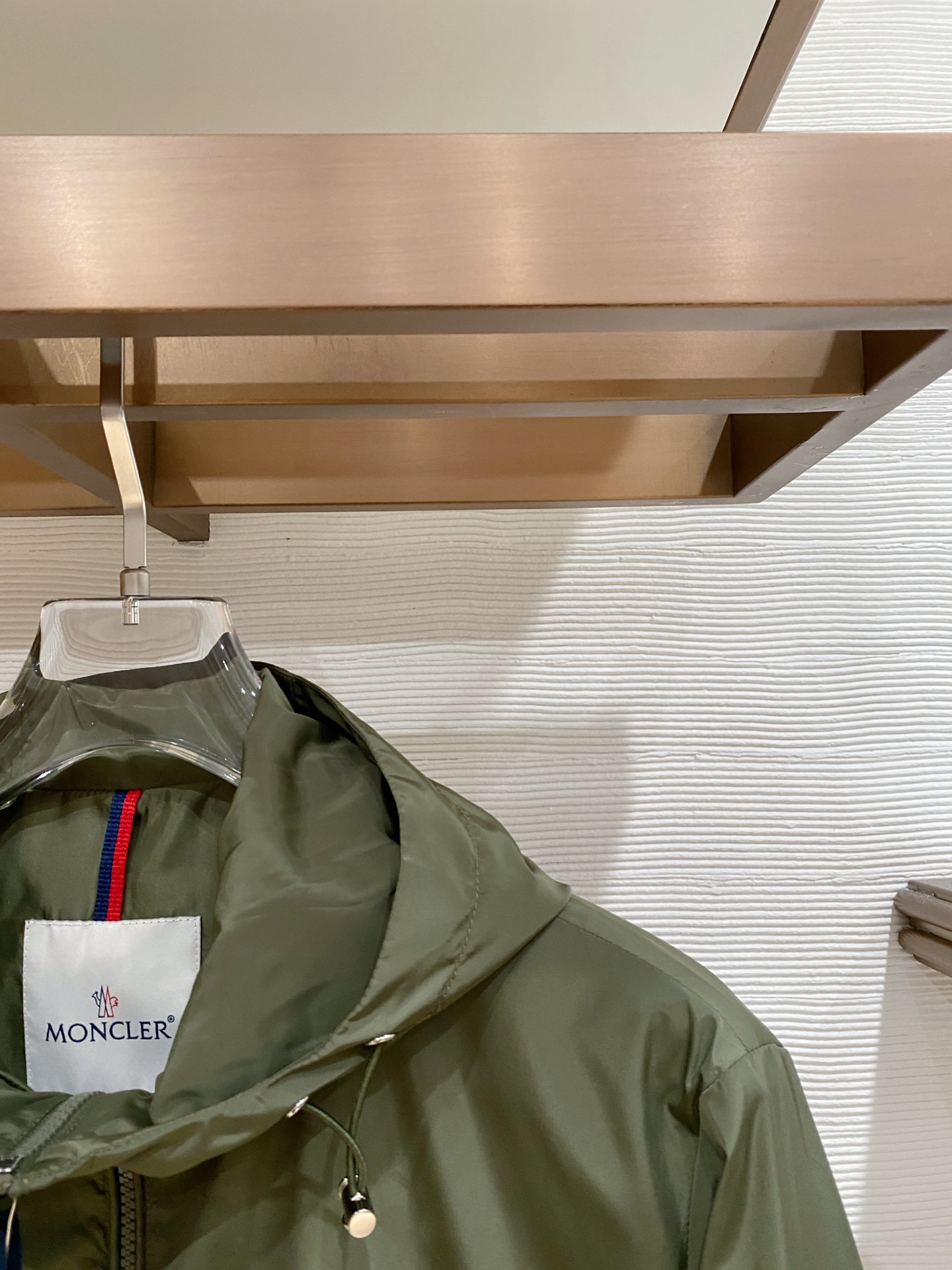 🆕LV26男士连帽夹克外套 系列‼️‼️桑蚕丝醋酸面料，高端定制经典的英式传承依旧时尚韵味浓郁.独具一格