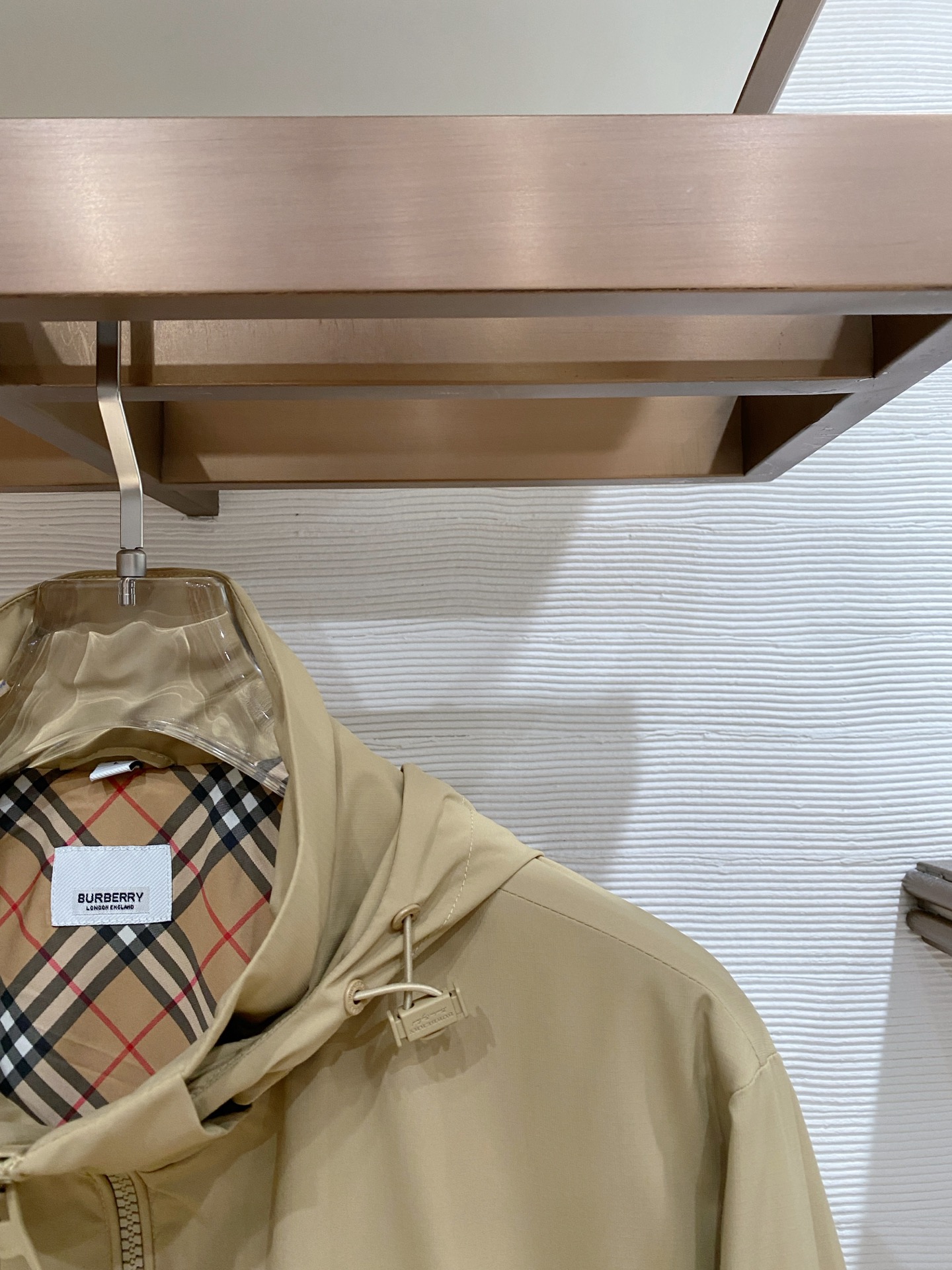 巴宝莉26男士连帽夹克外套 系列‼️‼️桑蚕丝醋酸面料，高端定制经典的英式传承依旧时尚韵味浓郁.独具一格