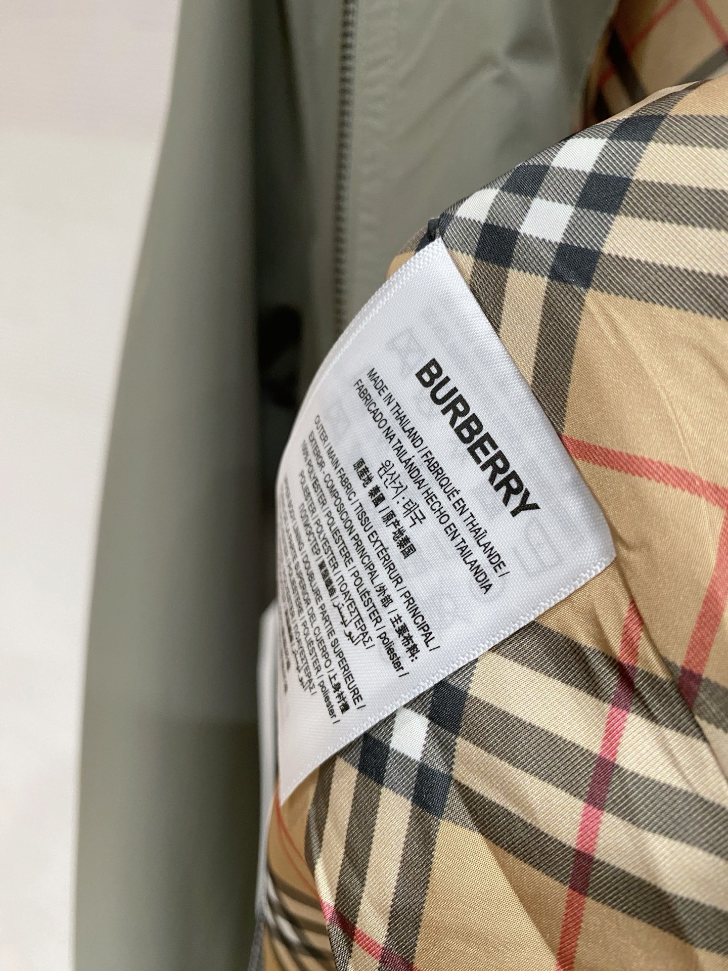 巴宝莉26男士连帽夹克外套 系列‼️‼️桑蚕丝醋酸面料，高端定制经典的英式传承依旧时尚韵味浓郁.独具一格