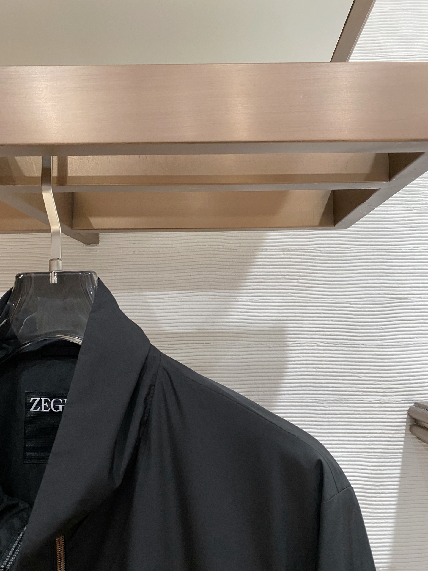 杰尼亚立领26男士连帽夹克外套 系列‼️‼️桑蚕丝醋酸面料，高端定制经典的英式传承依旧时尚韵味浓郁.独具