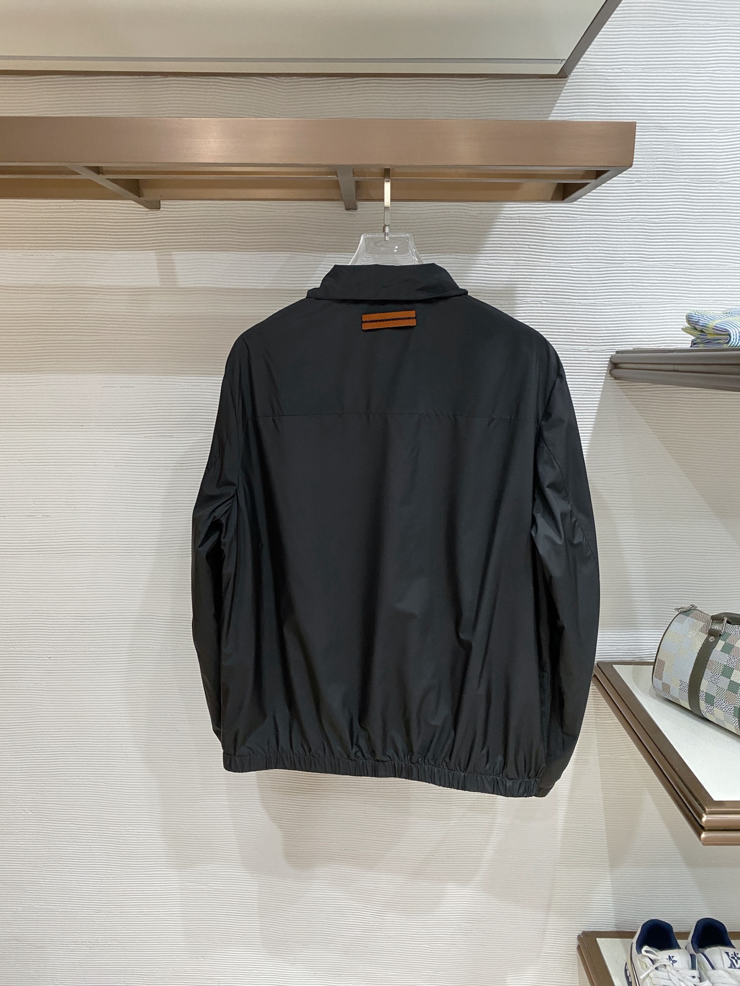 杰尼亚立领26男士连帽夹克外套 系列‼️‼️桑蚕丝醋酸面料，高端定制经典的英式传承依旧时尚韵味浓郁.独具