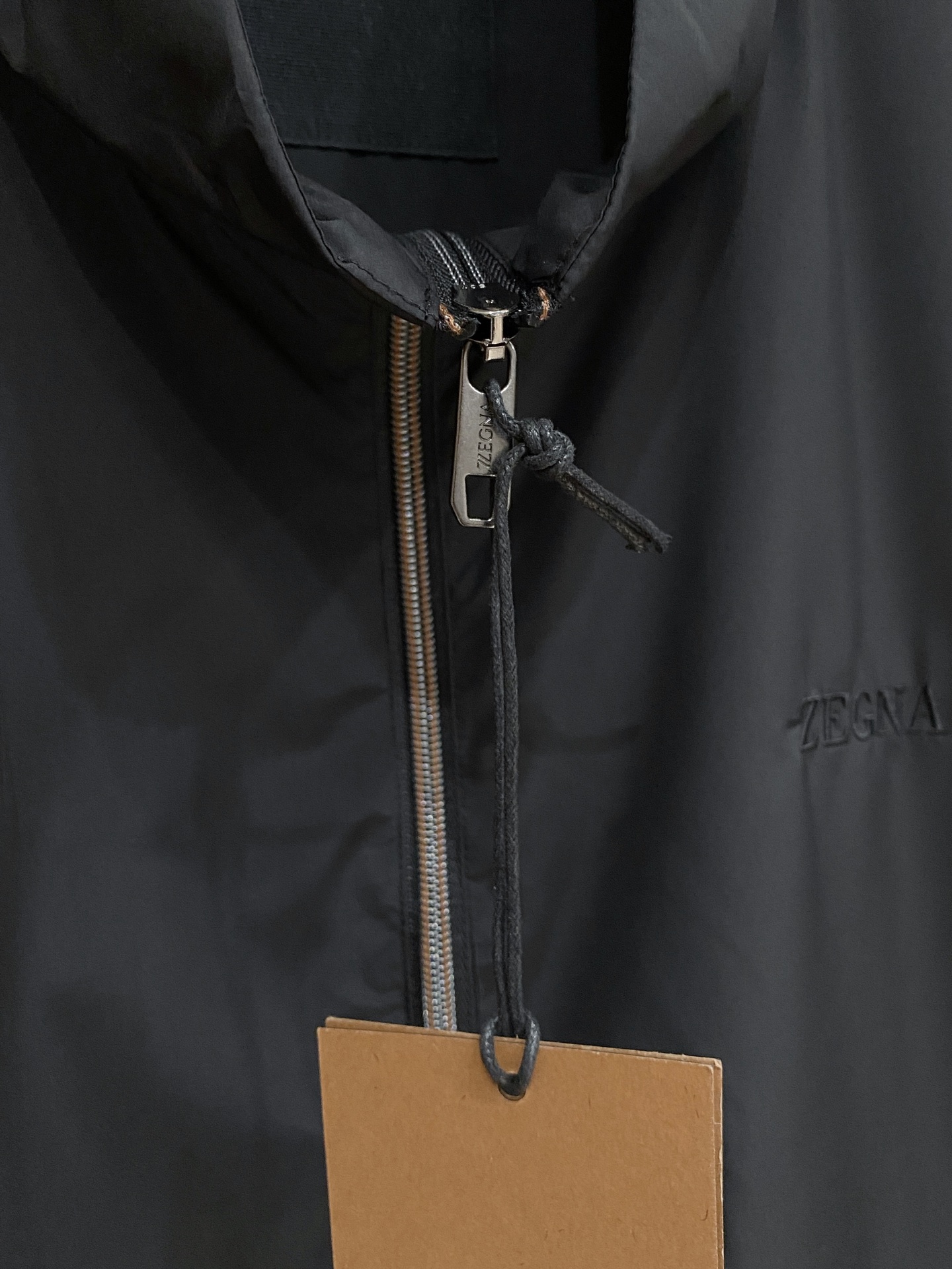 杰尼亚立领26男士连帽夹克外套 系列‼️‼️桑蚕丝醋酸面料，高端定制经典的英式传承依旧时尚韵味浓郁.独具