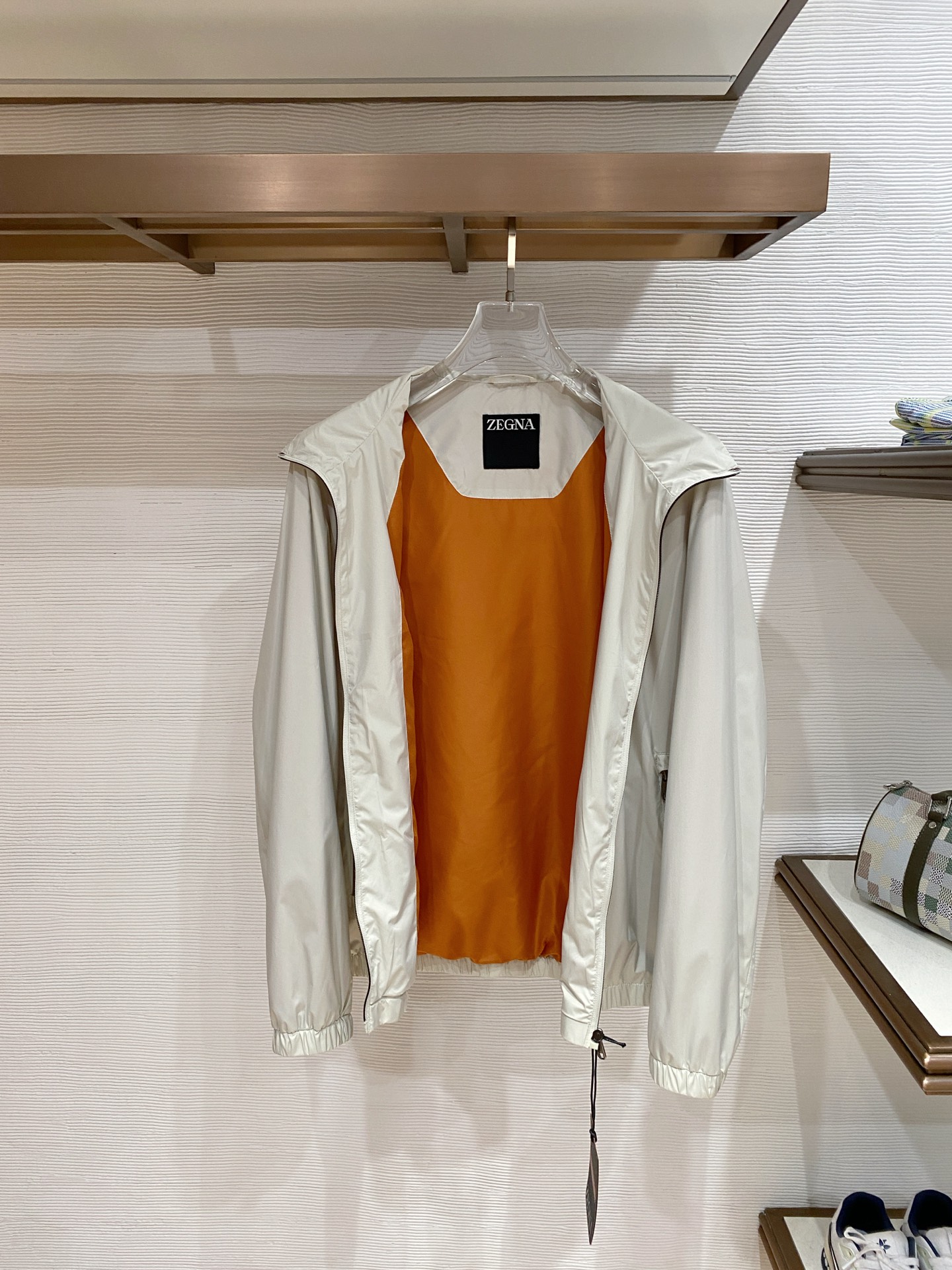 杰尼亚立领26男士连帽夹克外套 系列‼️‼️桑蚕丝醋酸面料，高端定制经典的英式传承依旧时尚韵味浓郁.独具